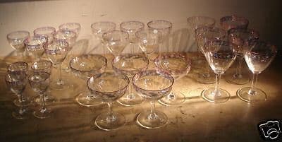 Set Di 26 Bicchieri In Vetro Inciso E Colorato, Calici Vintage Da Collezione