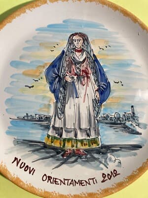 Ceramica Figurata: Costume Femminile Di Bari, Vestitura Del Regno Di Napoli