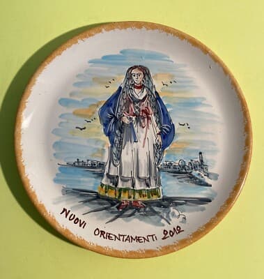 Ceramica Figurata: Costume Femminile Di Bari, Vestitura Del Regno Di Napoli