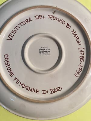 Ceramica Figurata: Costume Femminile Di Bari, Vestitura Del Regno Di Napoli