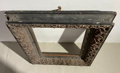 Cornice Antica In Legno Con Decori Floreali In Rilievo