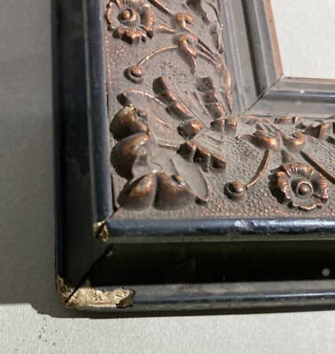 Cornice Antica In Legno Con Decori Floreali In Rilievo