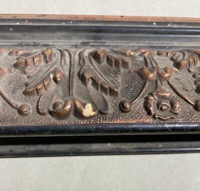 Cornice Antica In Legno Con Decori Floreali In Rilievo