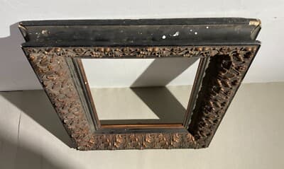 Cornice Antica In Legno Con Decori Floreali In Rilievo