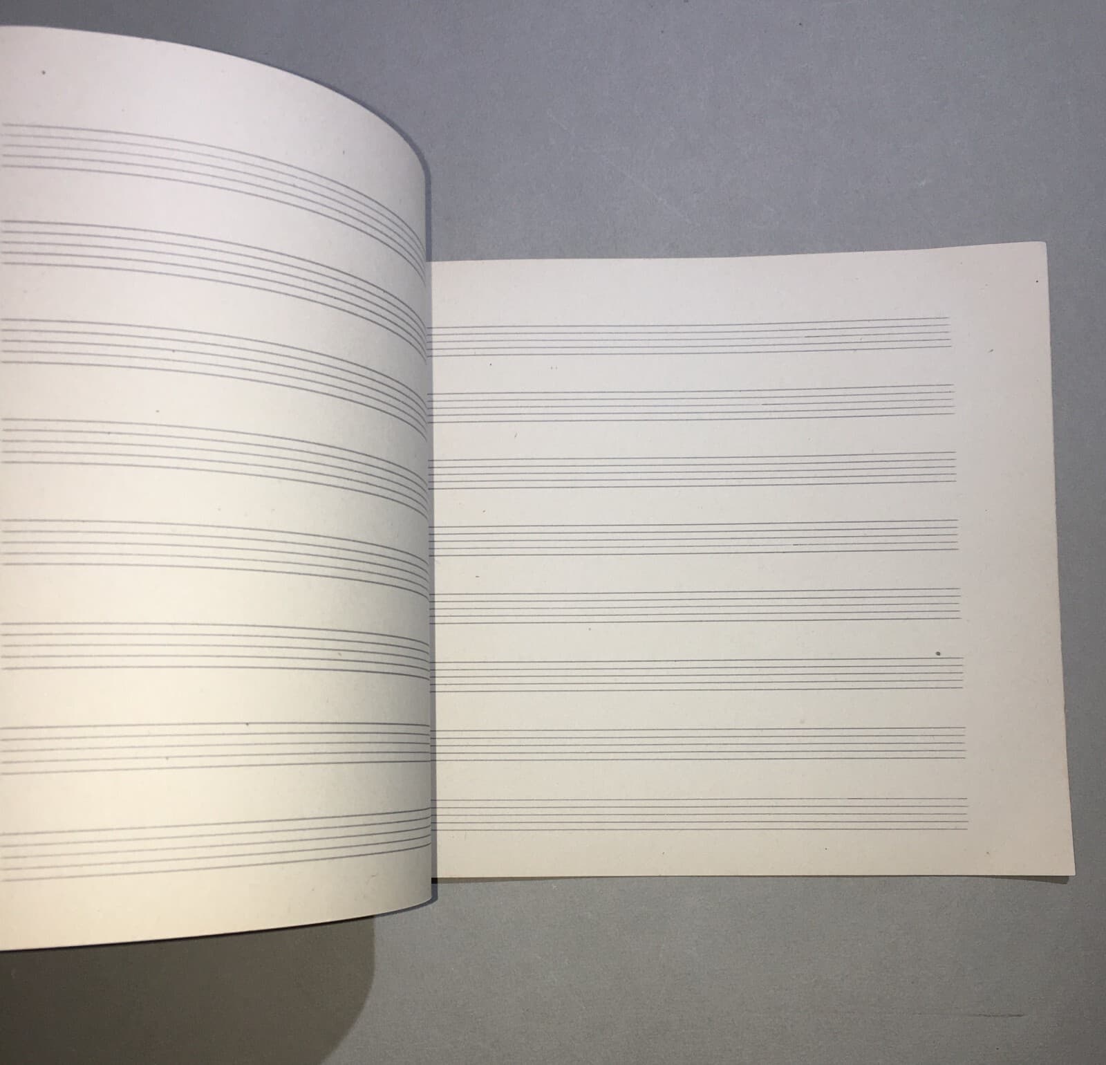 Istonio: Quaderno Musicale d'Epoca Con Ritratti Di Musicisti