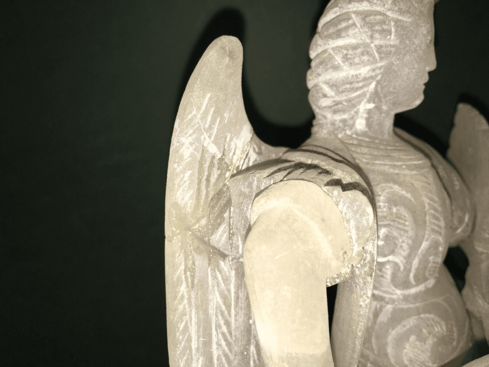 Arte Popolare Devozionale: Scultura Di San Michele Arcangelo In Alabastro