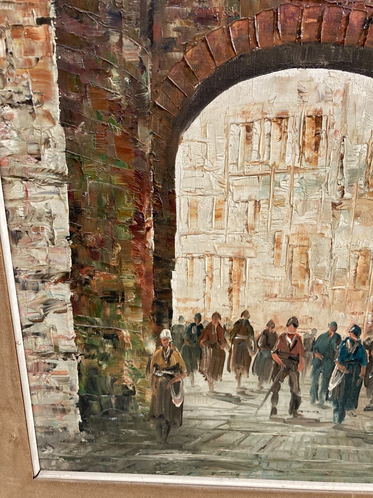 Arte   Artisti Del '900   Veduta Animata Di Paese Con Arco   Dipinto Firmato