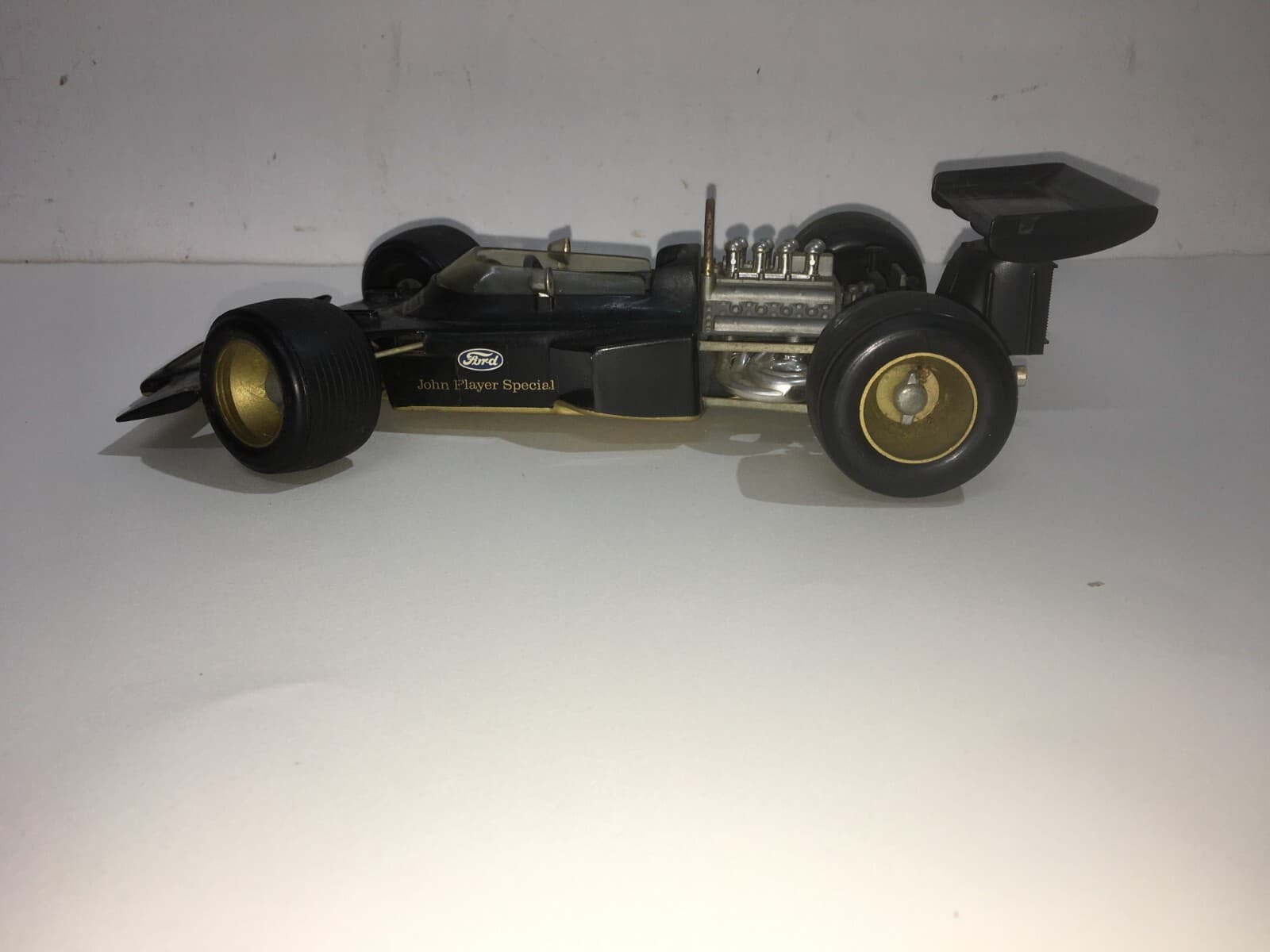Automobilismo: Automobilina Da Collezione Lotus John Player Special Texaco Schuco