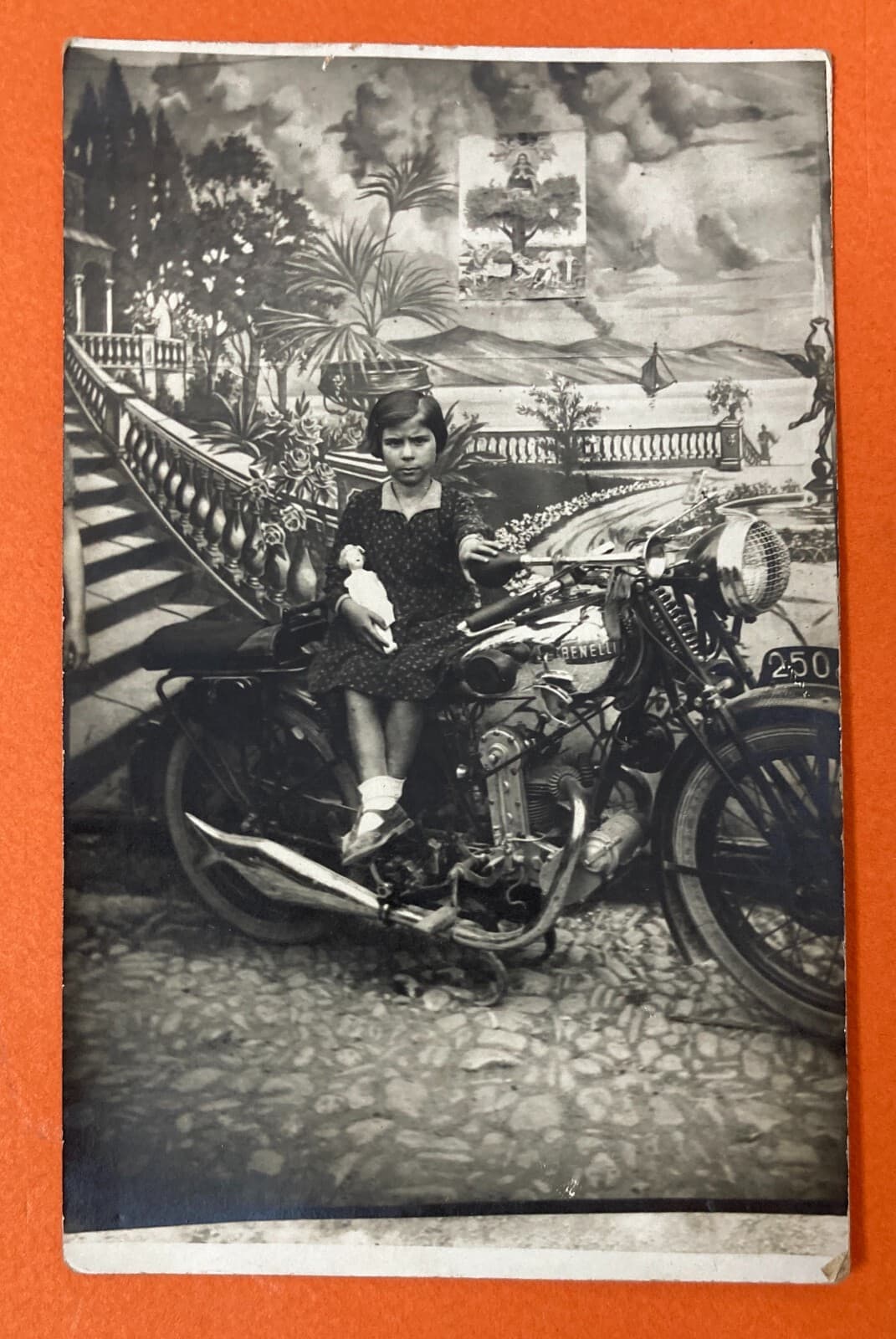 Antica Fotografia Originale: Motociclismo, Moto Benelli, Madonna Dell'Incoronata E Bimba