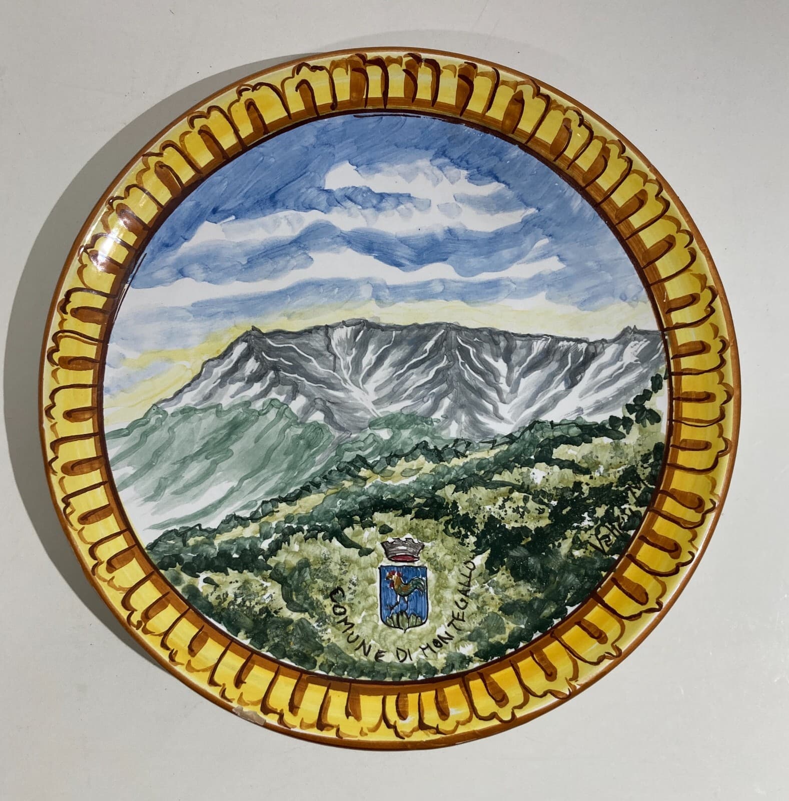 Marche, Ascoli Piceno, Montegallo: Ceramica Decorativa Con Paesaggio Dipinto Di Vallese