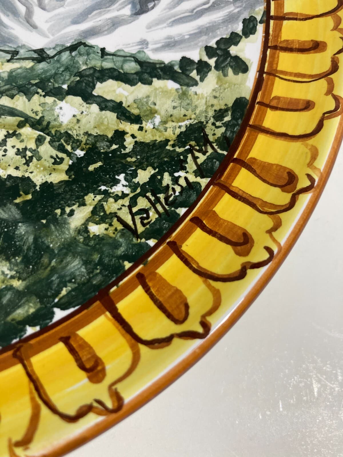 Marche, Ascoli Piceno, Montegallo: Ceramica Decorativa Con Paesaggio Dipinto Di Vallese