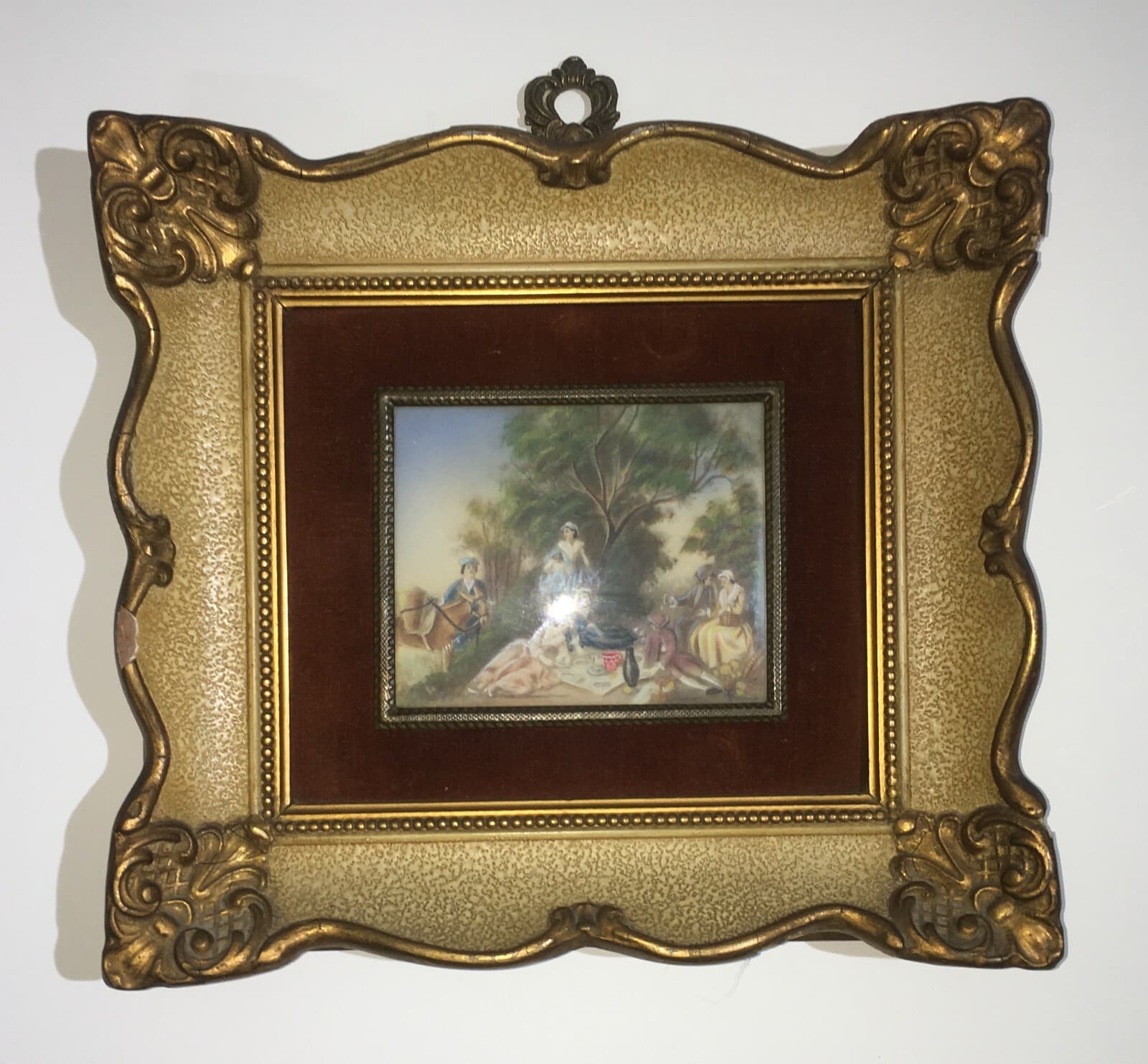 Miniatura Dipinta Con Scena Di Picnic E Donne In Abito d'Epoca