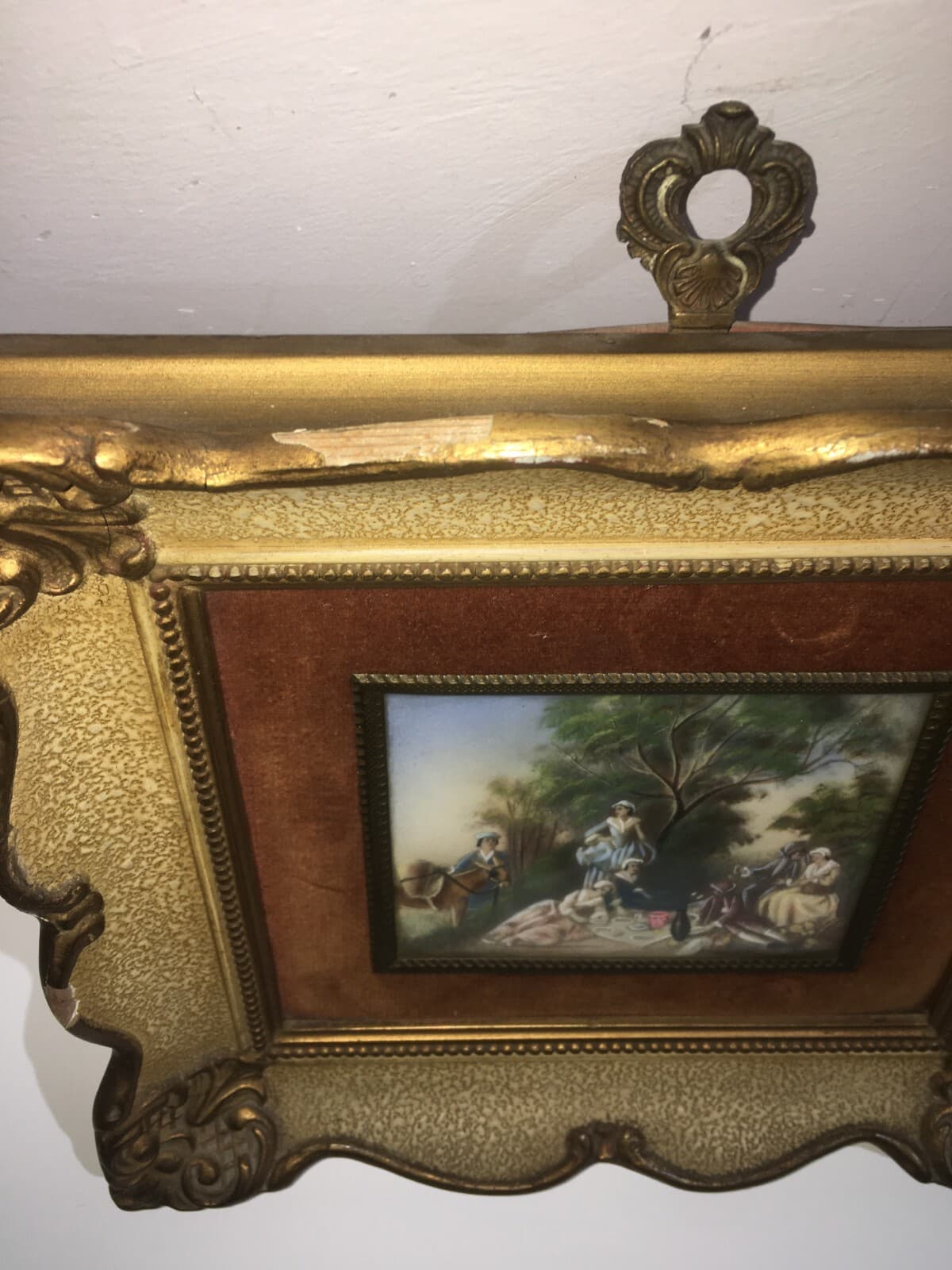 Miniatura Dipinta Con Scena Di Picnic E Donne In Abito d'Epoca