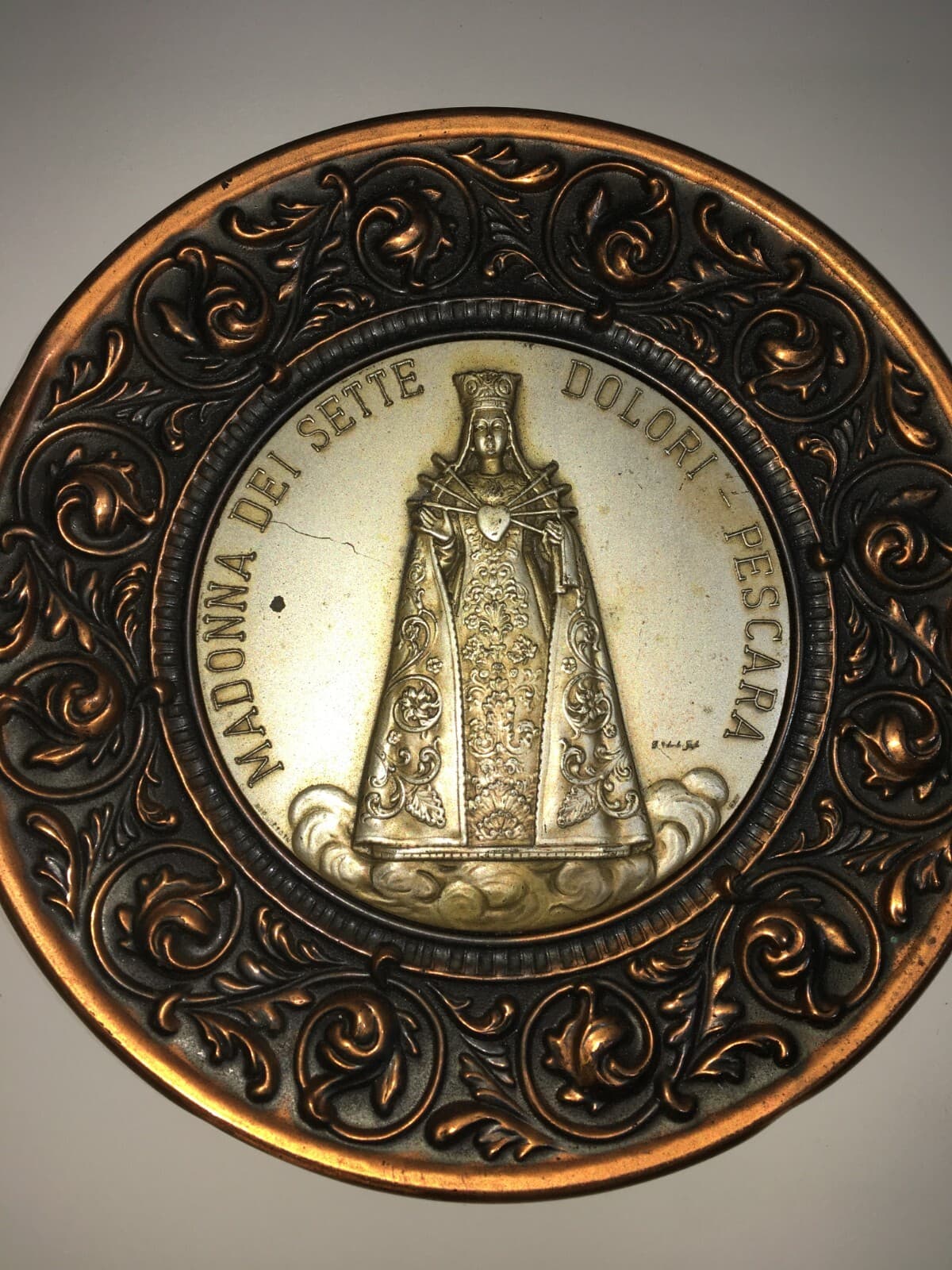 Abruzzo, Pescara: Iconografia Popolare Devozionale Dell'Addolorata, Piatto Decorativo A Sbalzo