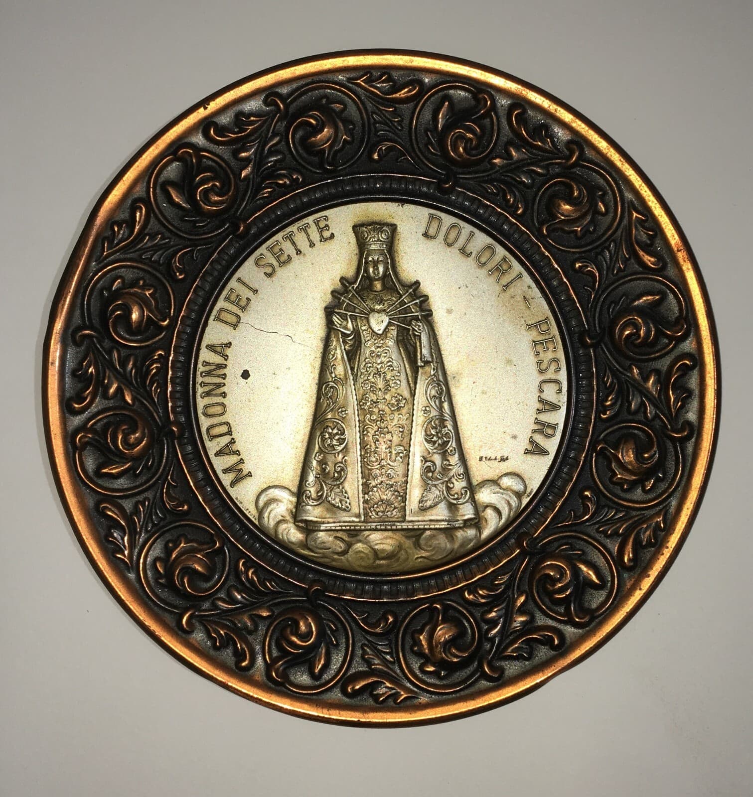 Abruzzo, Pescara: Iconografia Popolare Devozionale Dell'Addolorata, Piatto Decorativo A Sbalzo