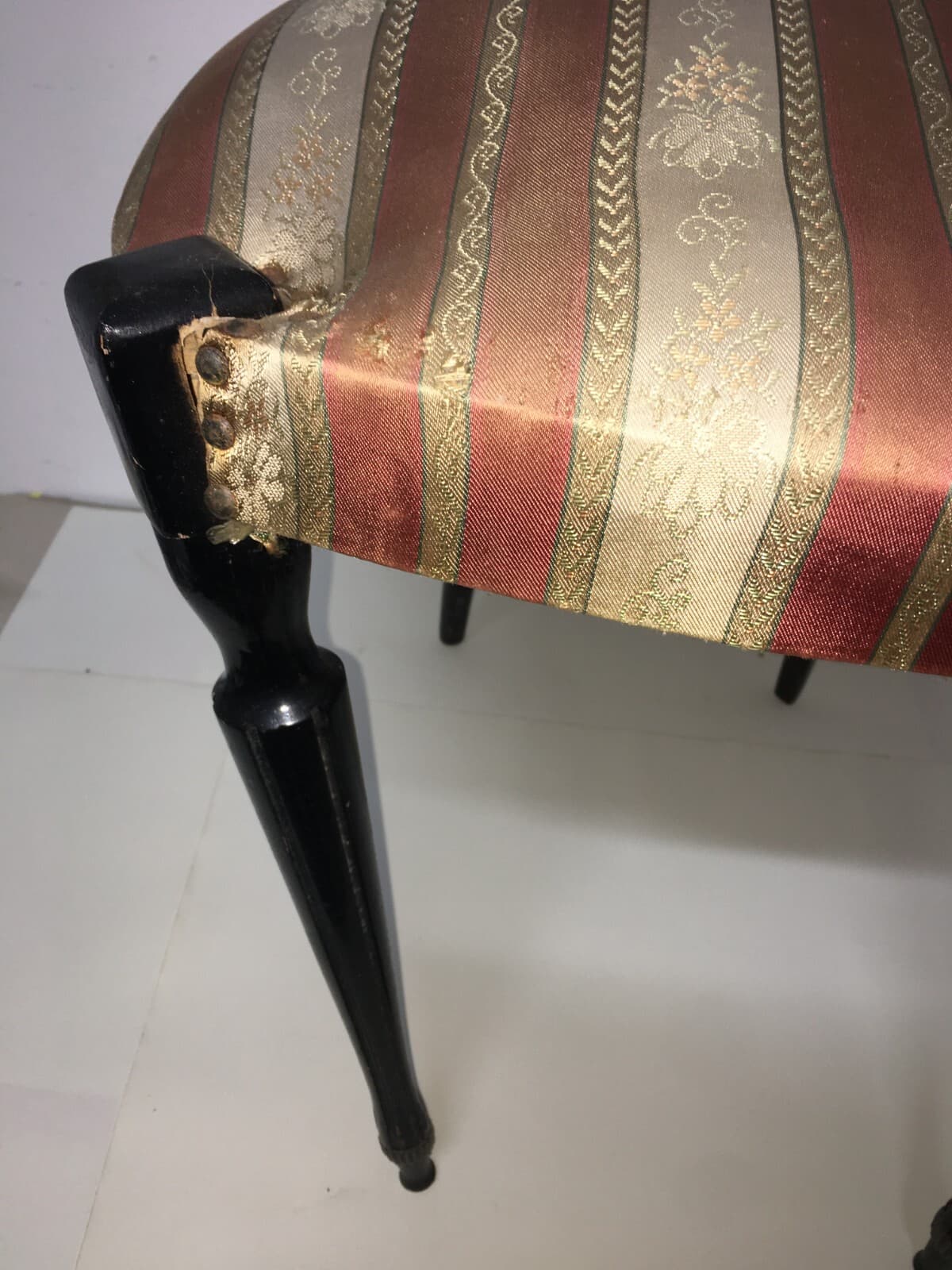 Sedia Stilizzata d'Epoca Da Restaurare (modernariato Design)