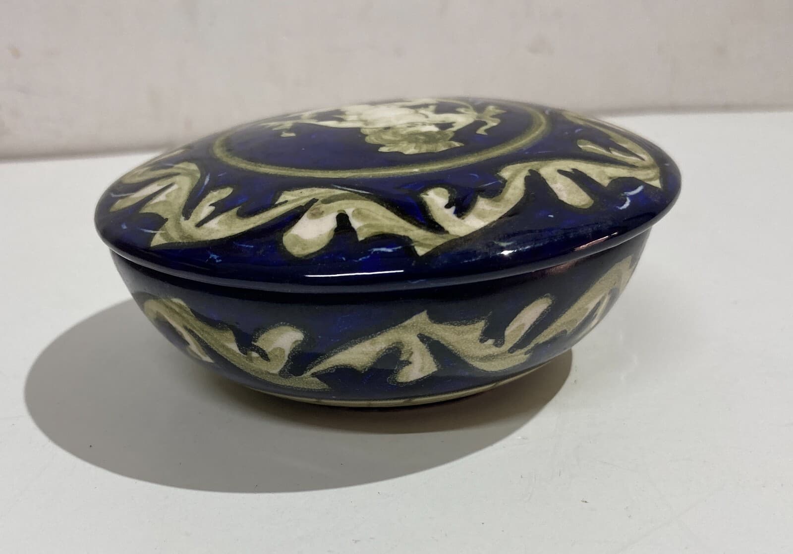 Ciotola Decorativa In Ceramica Di Urbino, E. Mari, Decoro Con Cupido