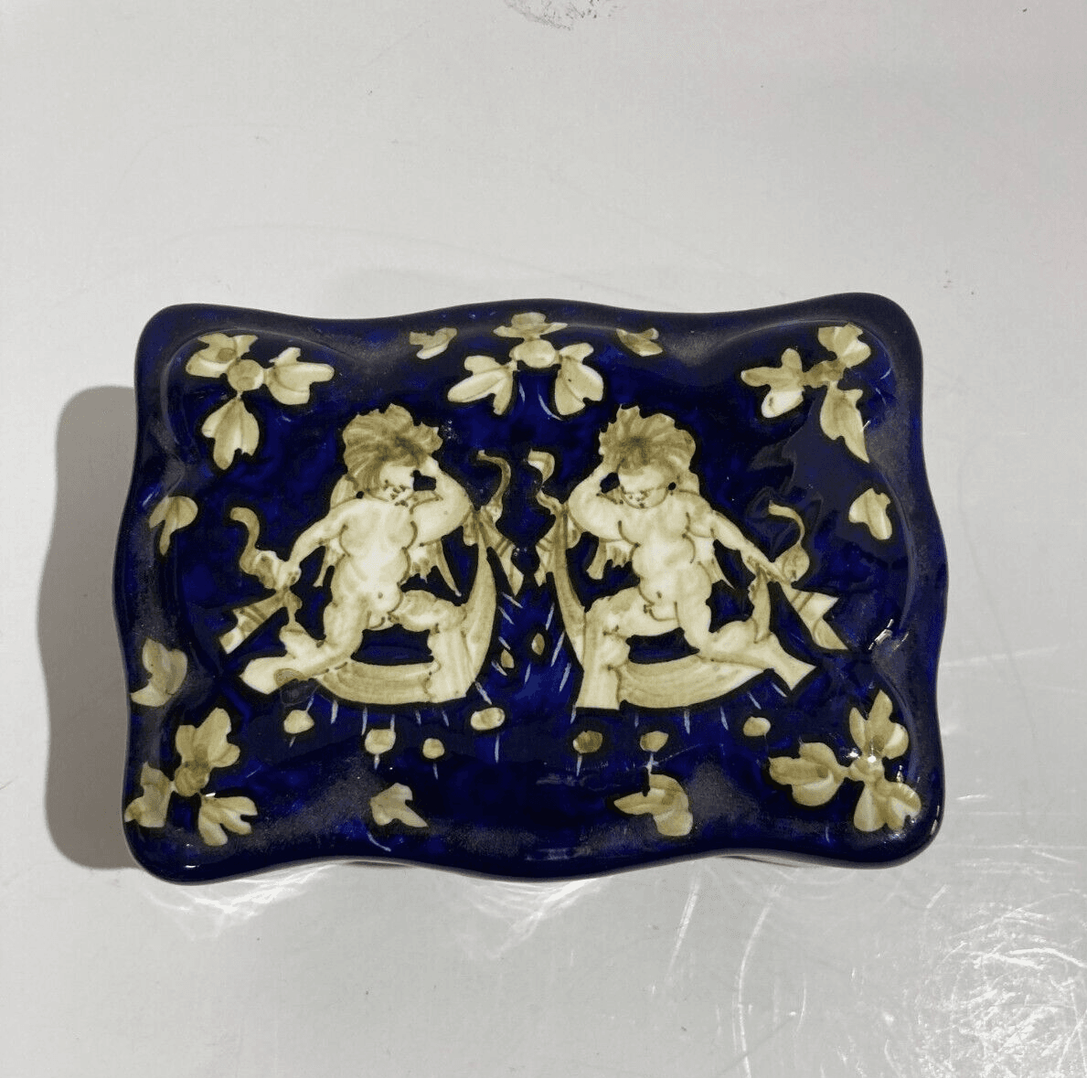 Marche, Urbino: Cofanetto In Ceramica Di E. Mari Con Decori A Grottesche