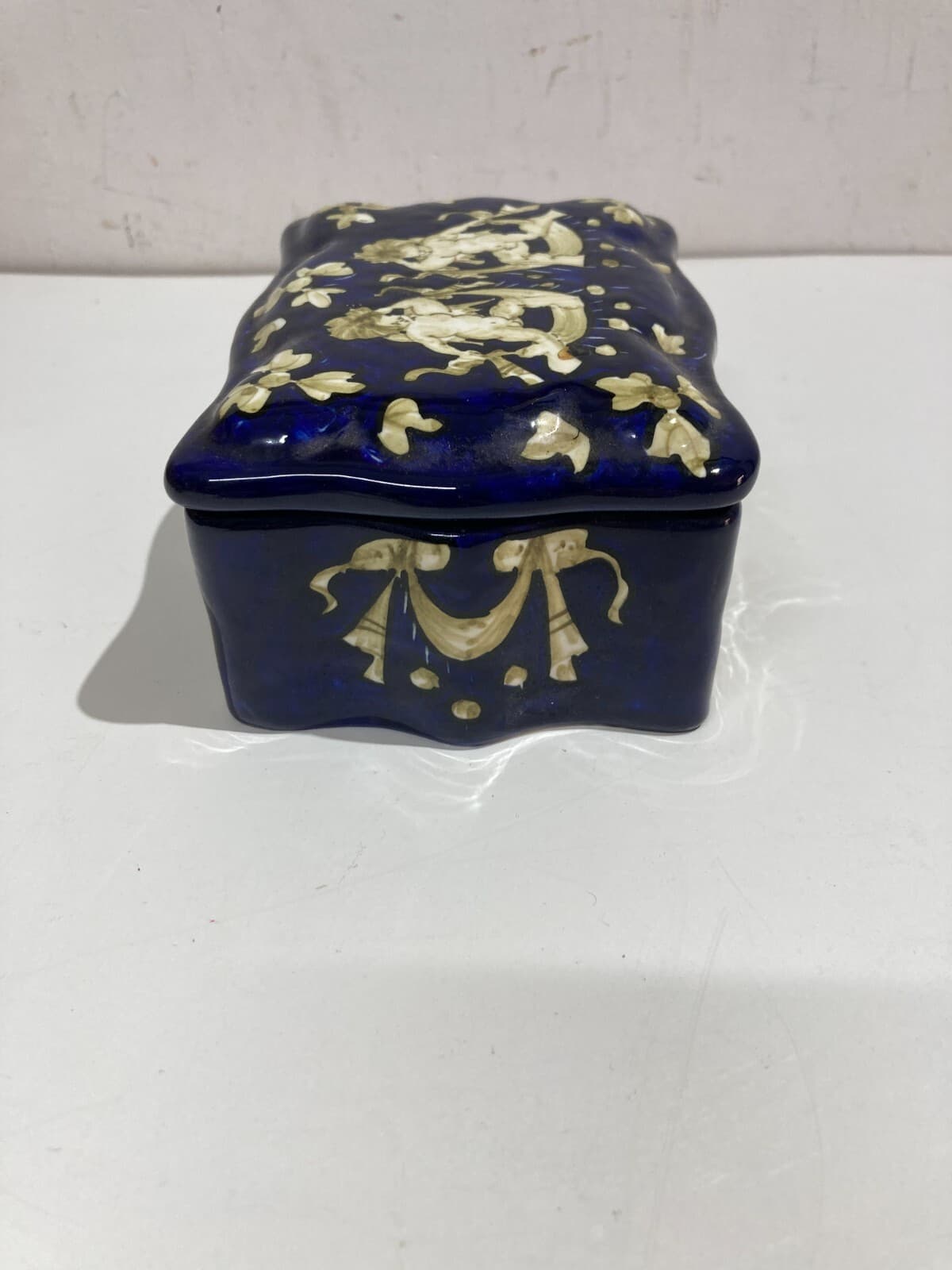 Marche, Urbino: Cofanetto In Ceramica Di E. Mari Con Decori A Grottesche