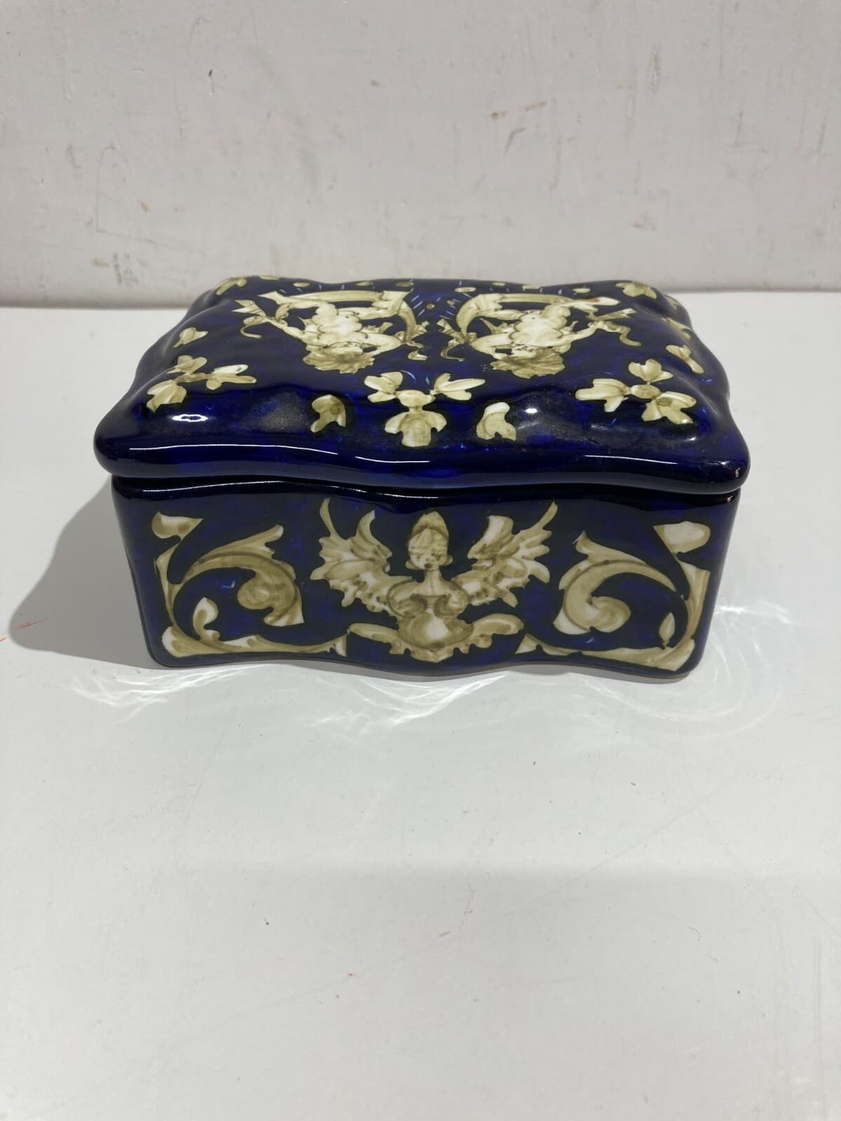 Marche, Urbino: Cofanetto In Ceramica Di E. Mari Con Decori A Grottesche