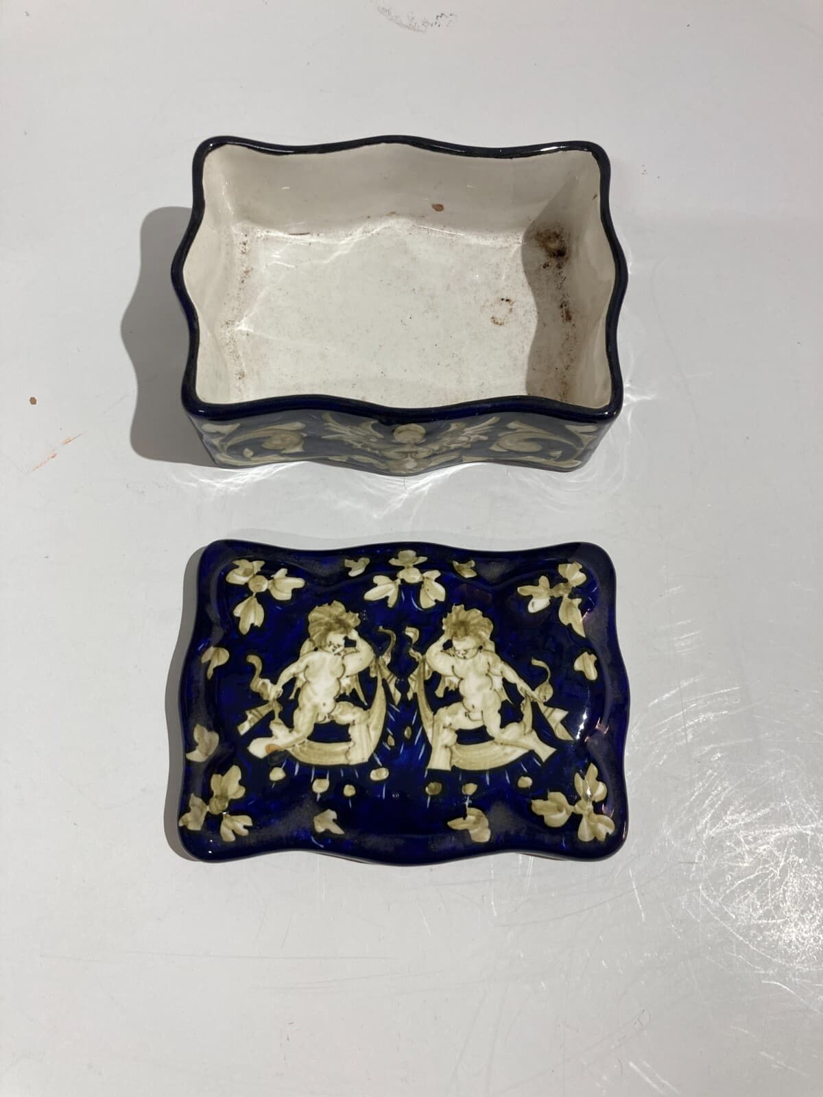 Marche, Urbino: Cofanetto In Ceramica Di E. Mari Con Decori A Grottesche