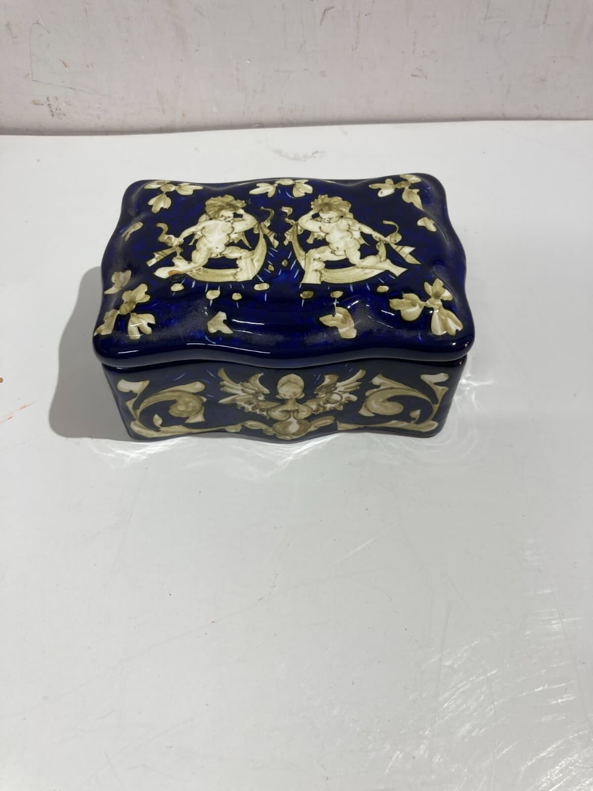 Marche, Urbino: Cofanetto In Ceramica Di E. Mari Con Decori A Grottesche