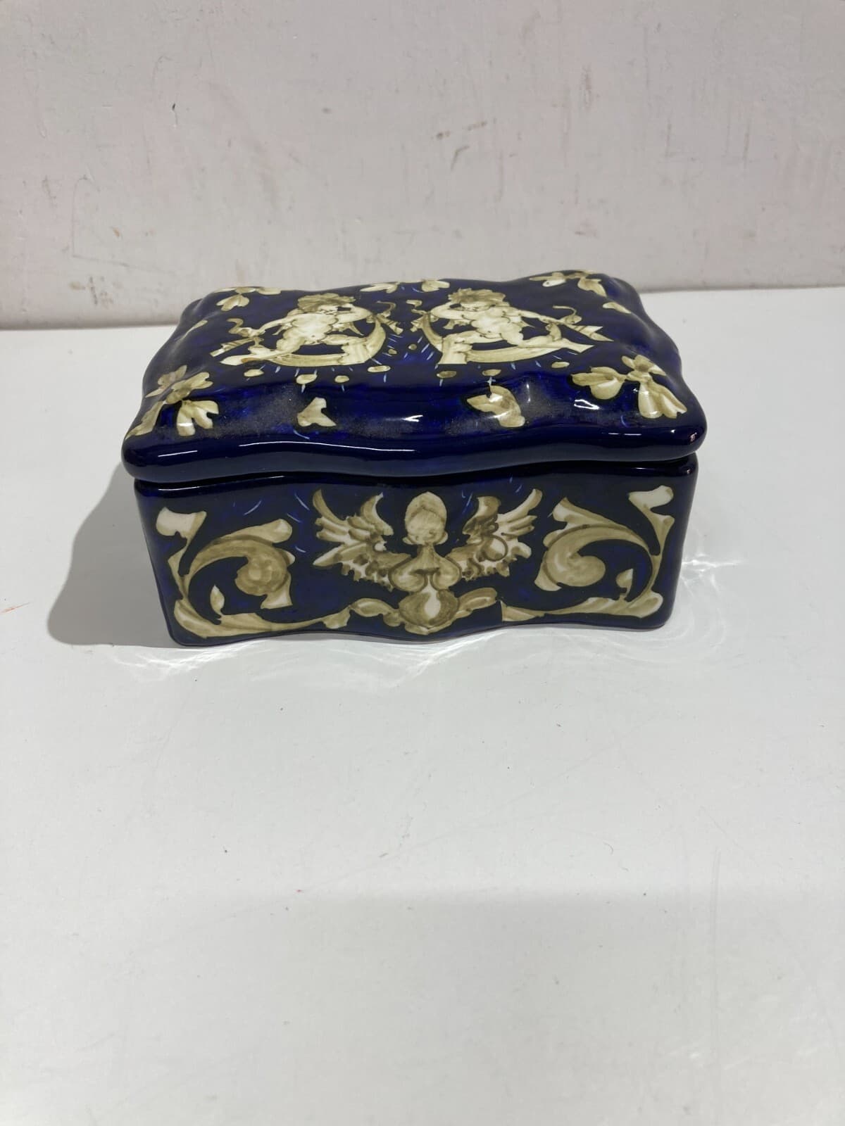 Marche, Urbino: Cofanetto In Ceramica Di E. Mari Con Decori A Grottesche