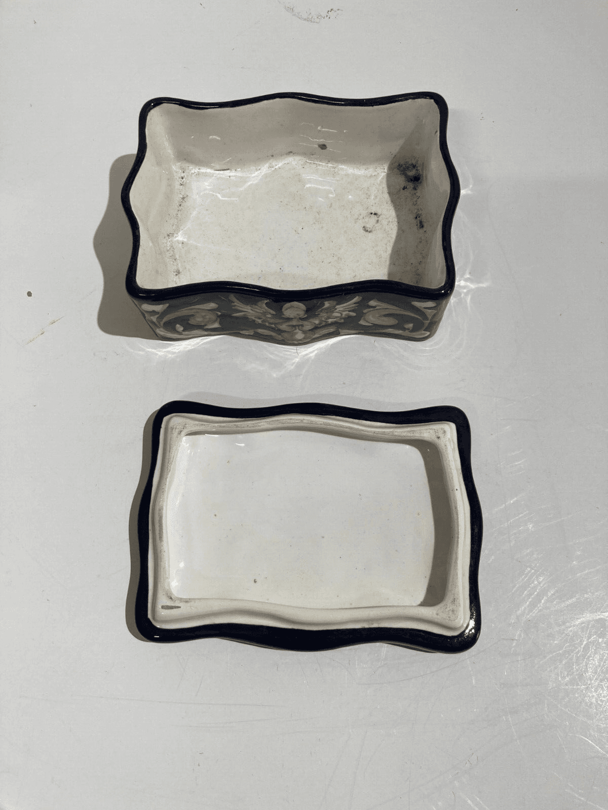 Marche, Urbino: Cofanetto In Ceramica Di E. Mari Con Decori A Grottesche