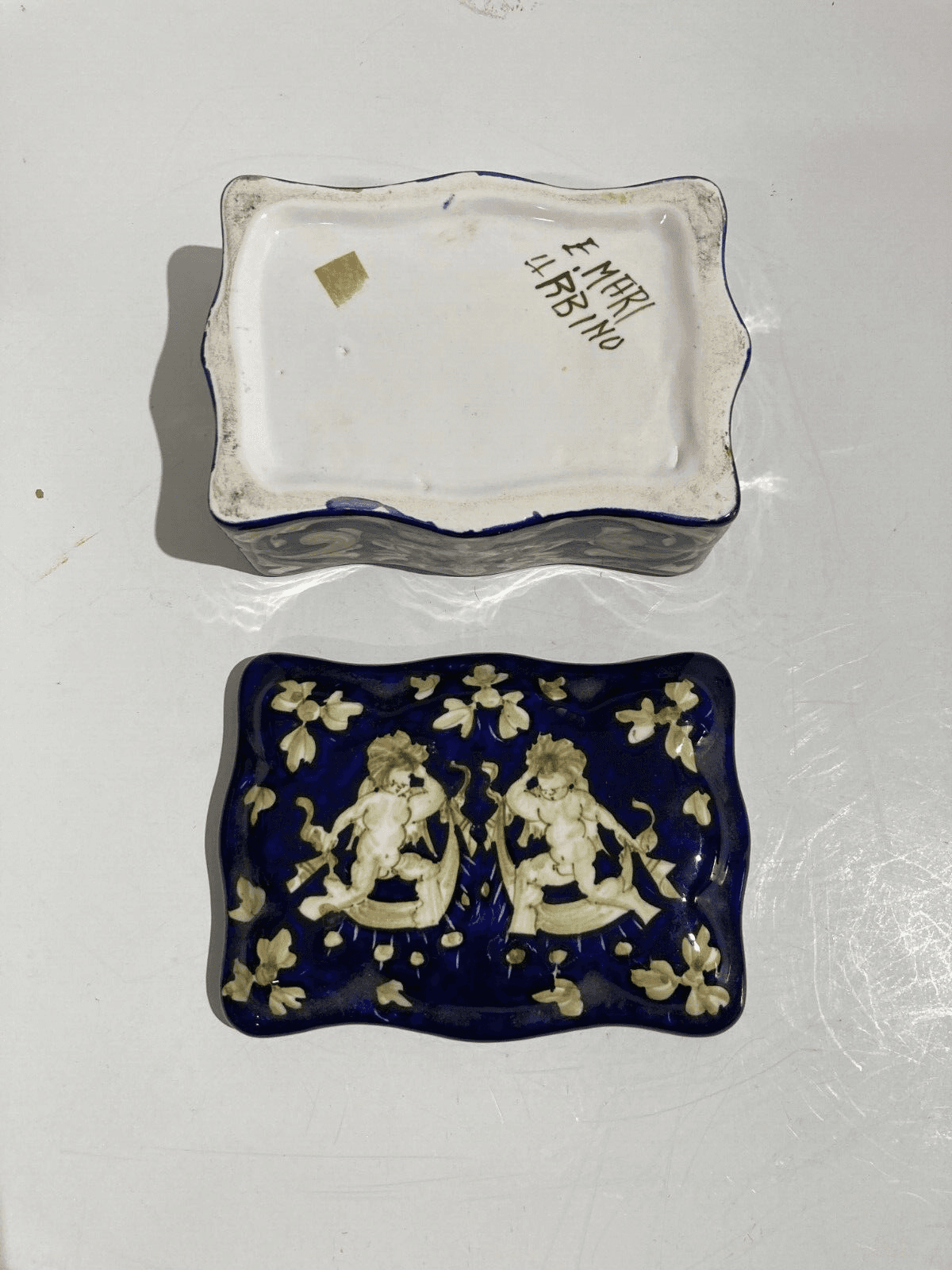 Marche, Urbino: Cofanetto In Ceramica Di E. Mari Con Decori A Grottesche