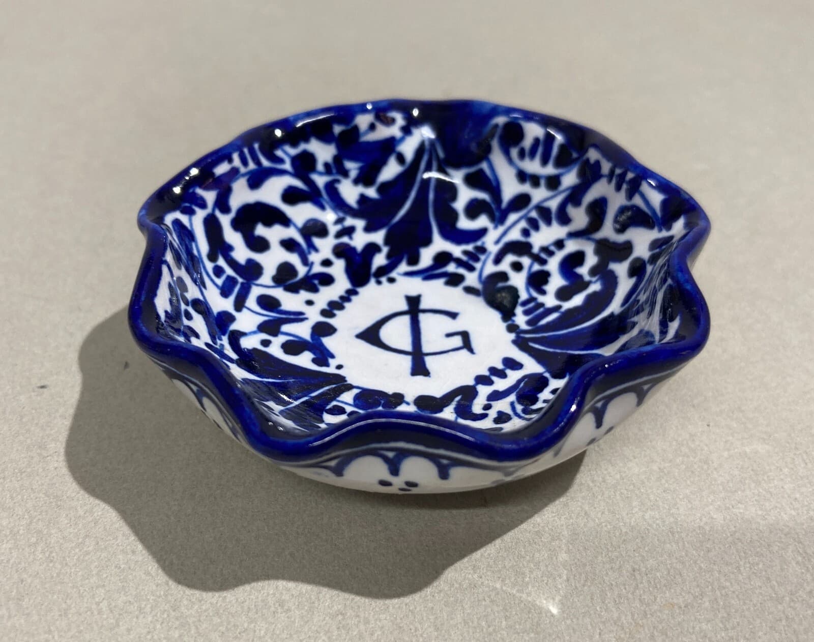 Faenza Gatti: Mini Ceramica Da Collezione Con Decoro E Monogramma