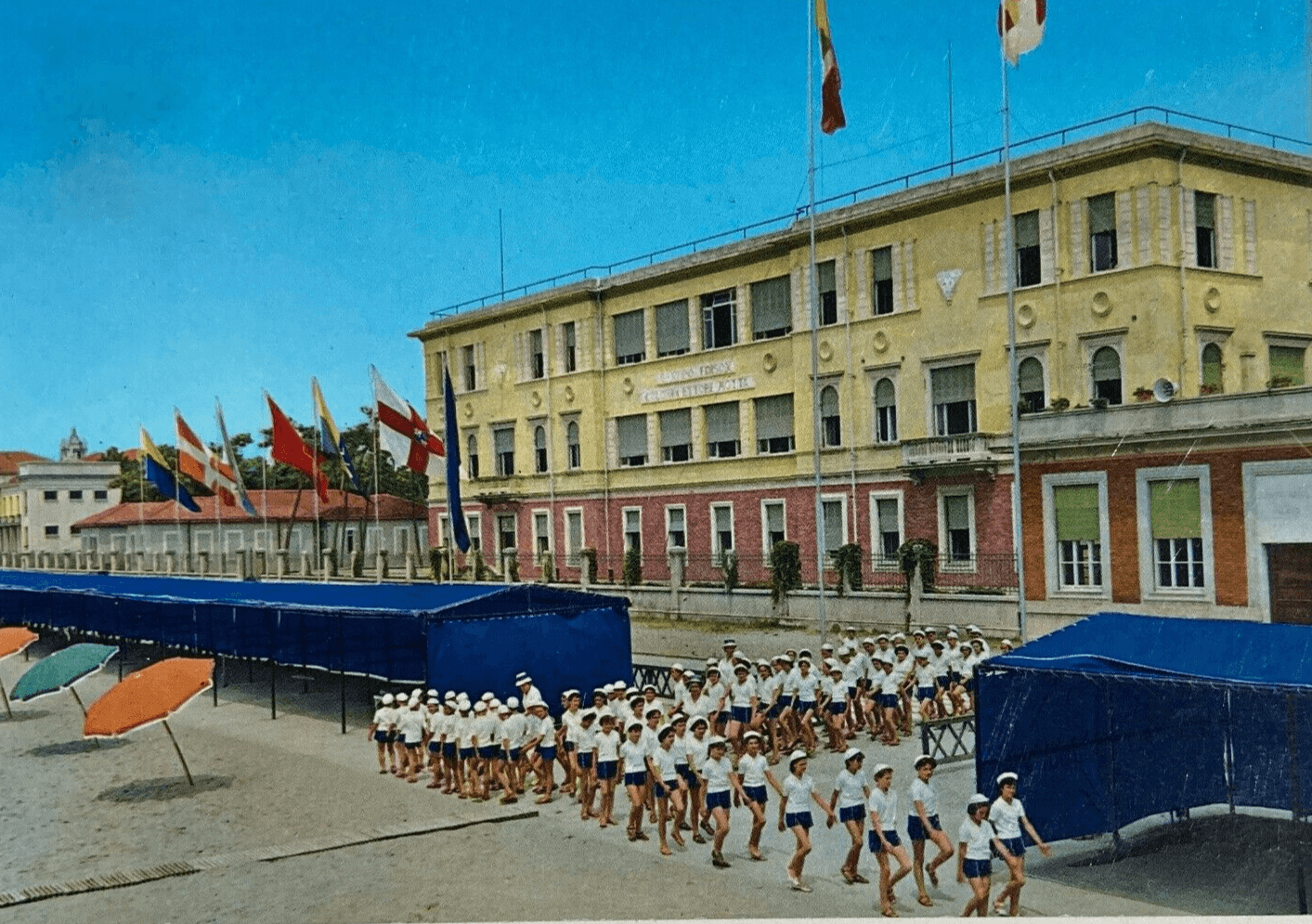 Marina Di Massa: Colonia Motta   Edison. Foto Cartolina d'Epoca A Colori Viaggiata