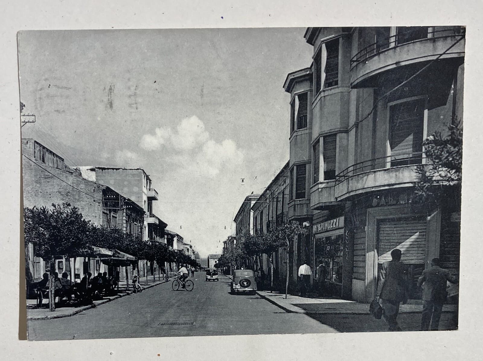 Molise, Termoli: Veduta d'Epoca Animata Di Corso Nazionale Con Automobili E Negozio Spinozzi