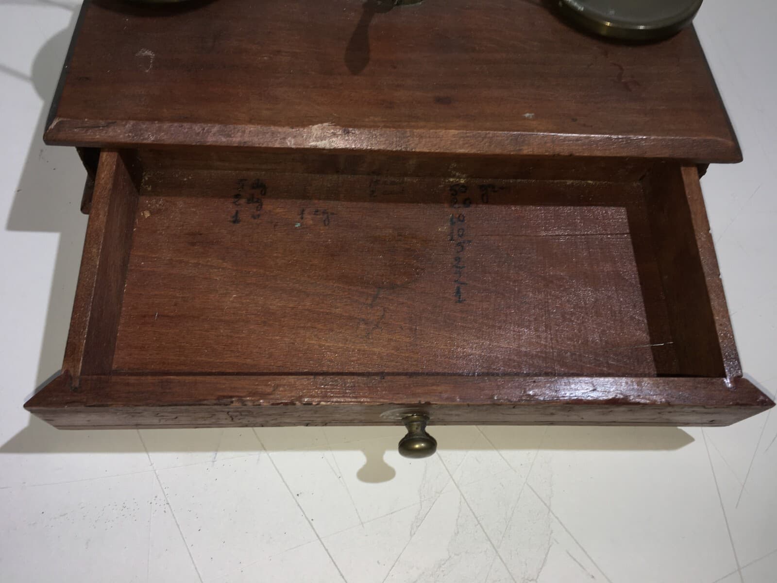 Bilancia Antica Con Pesi Per Farmacia E Oreficeria