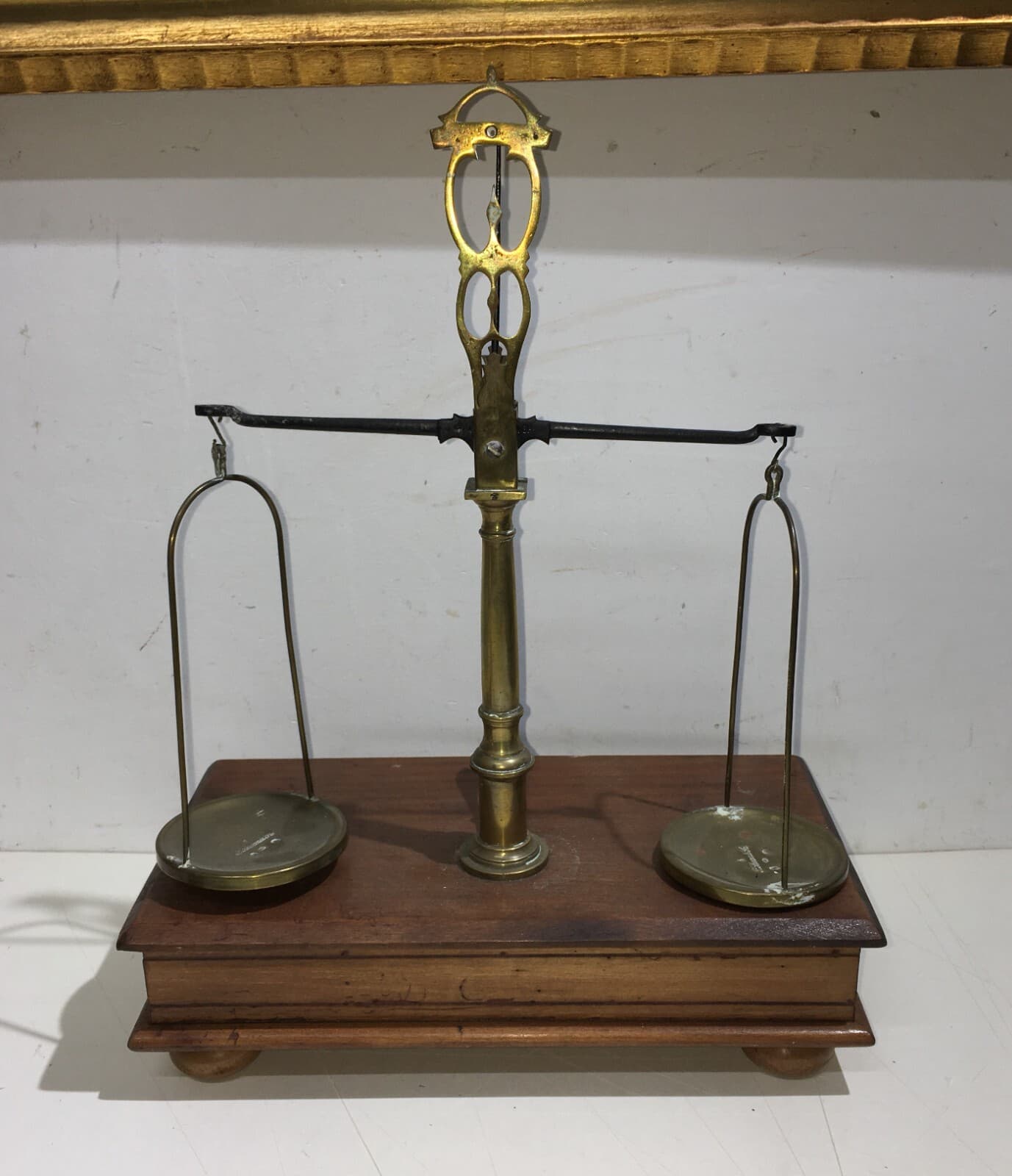 Bilancia Antica Con Pesi Per Farmacia E Oreficeria