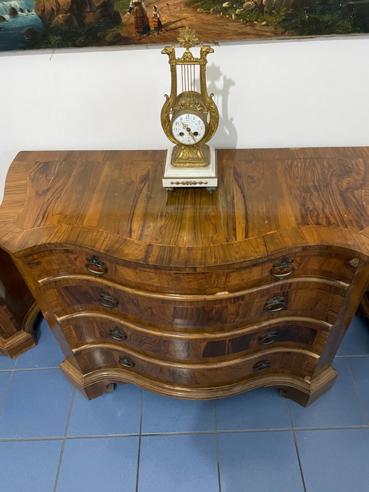 Decorativo Trittico: Comò E Coppia Di Comodini. Dimensioni Contenute, Da Restaurare