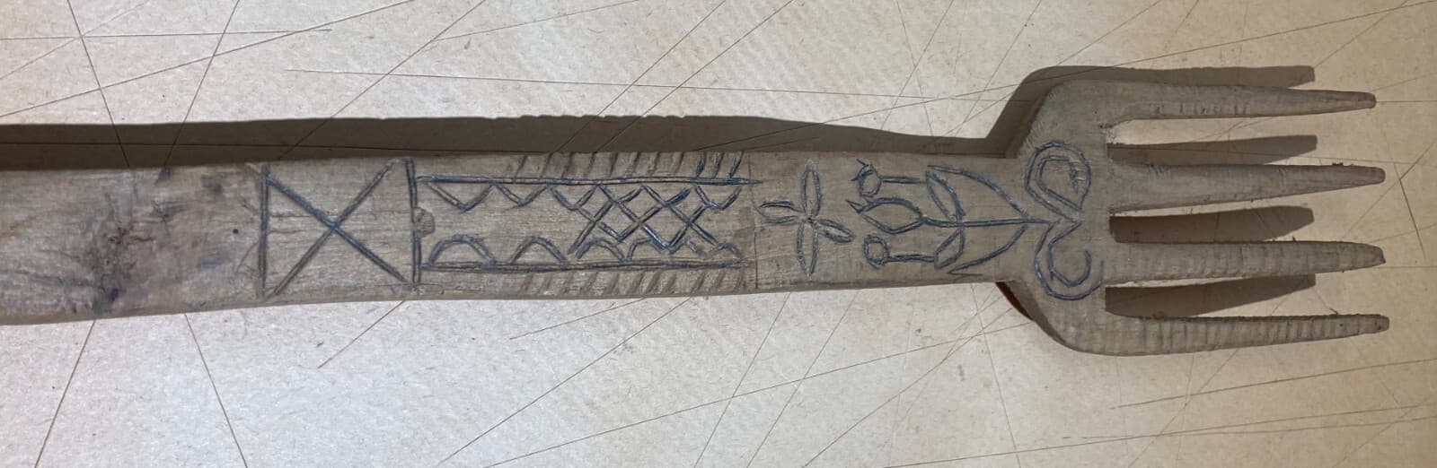 Folklore   Artigianato Popolare Del Legno   Forchettone Con Decori Incisi d'Epoca