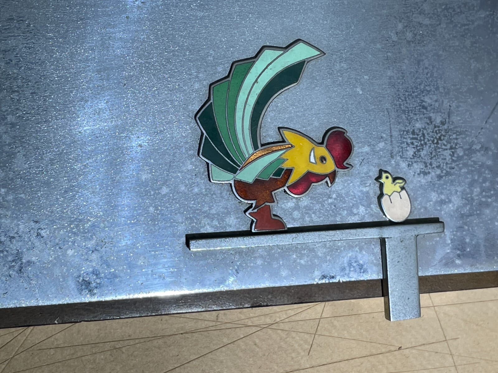 Arti Decorative Del '900: Scatola Porta Gioie Con Gallina E Pulcino