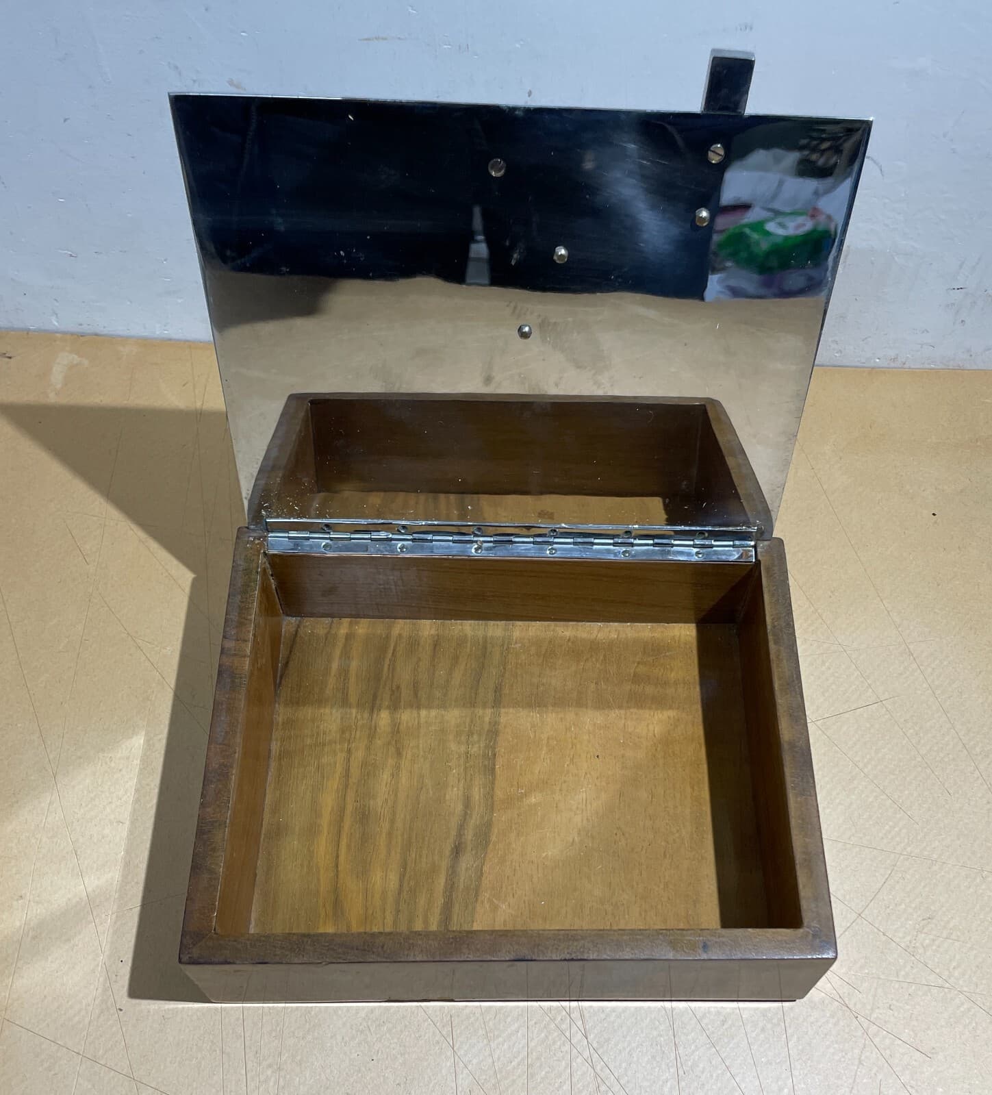 Arti Decorative Del '900: Scatola Porta Gioie Con Gallina E Pulcino