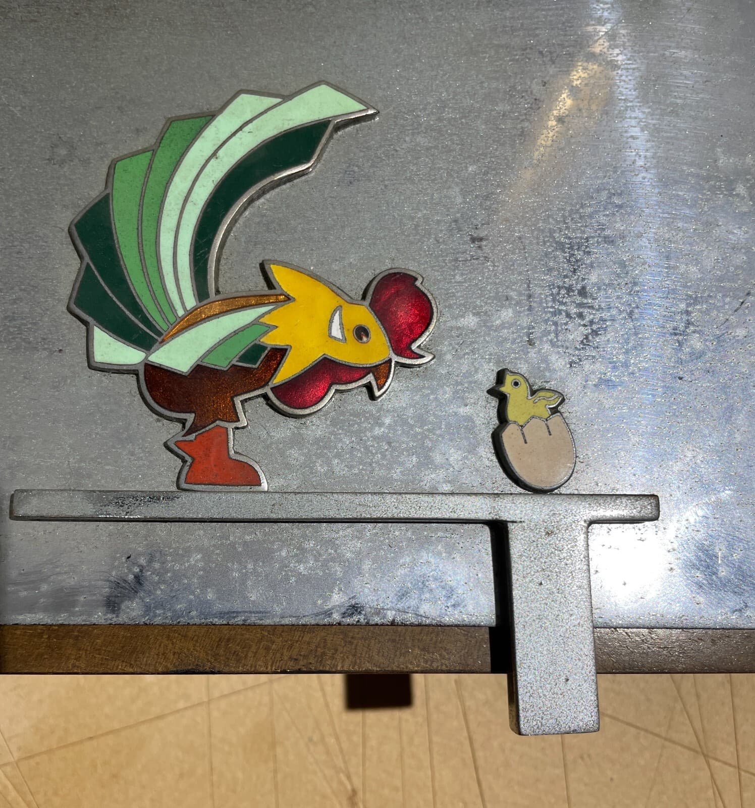 Arti Decorative Del '900: Scatola Porta Gioie Con Gallina E Pulcino