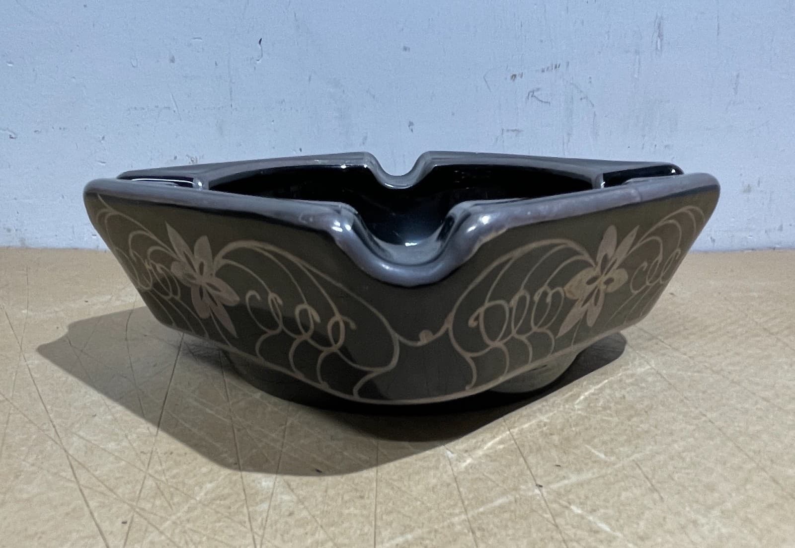 Posacenere d'Epoca In Vetro Bruno Laminato In Argento