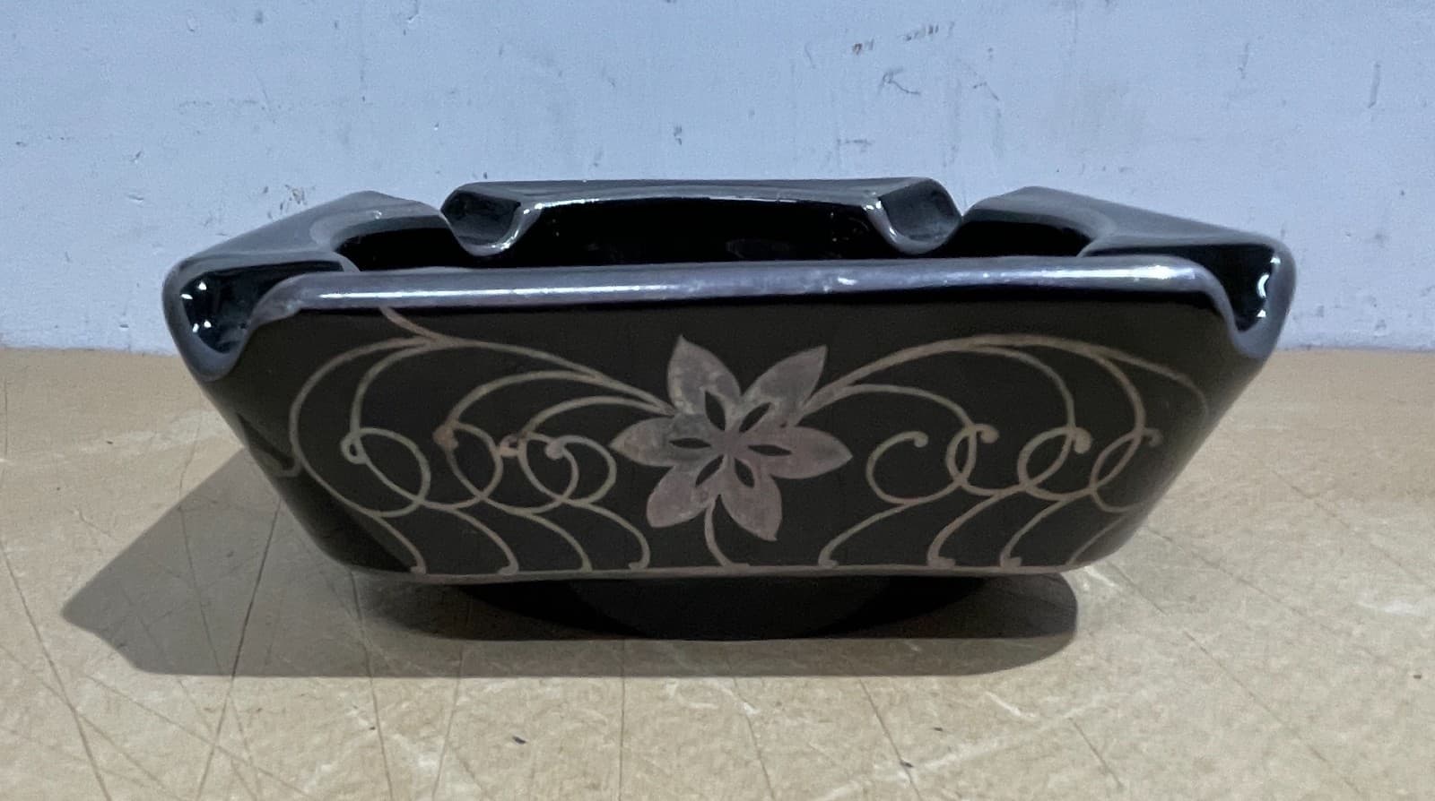 Posacenere d'Epoca In Vetro Bruno Laminato In Argento