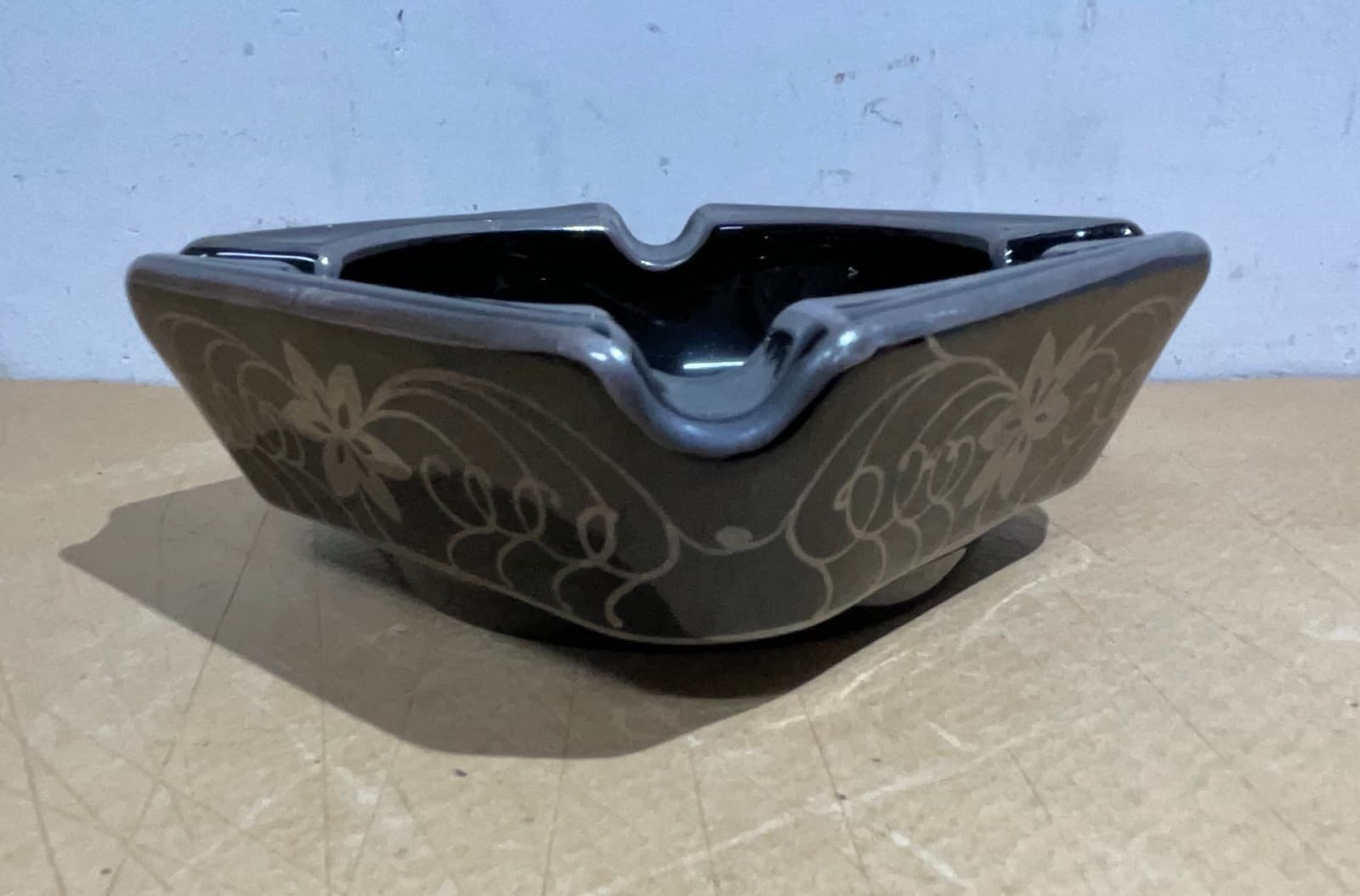 Posacenere d'Epoca In Vetro Bruno Laminato In Argento