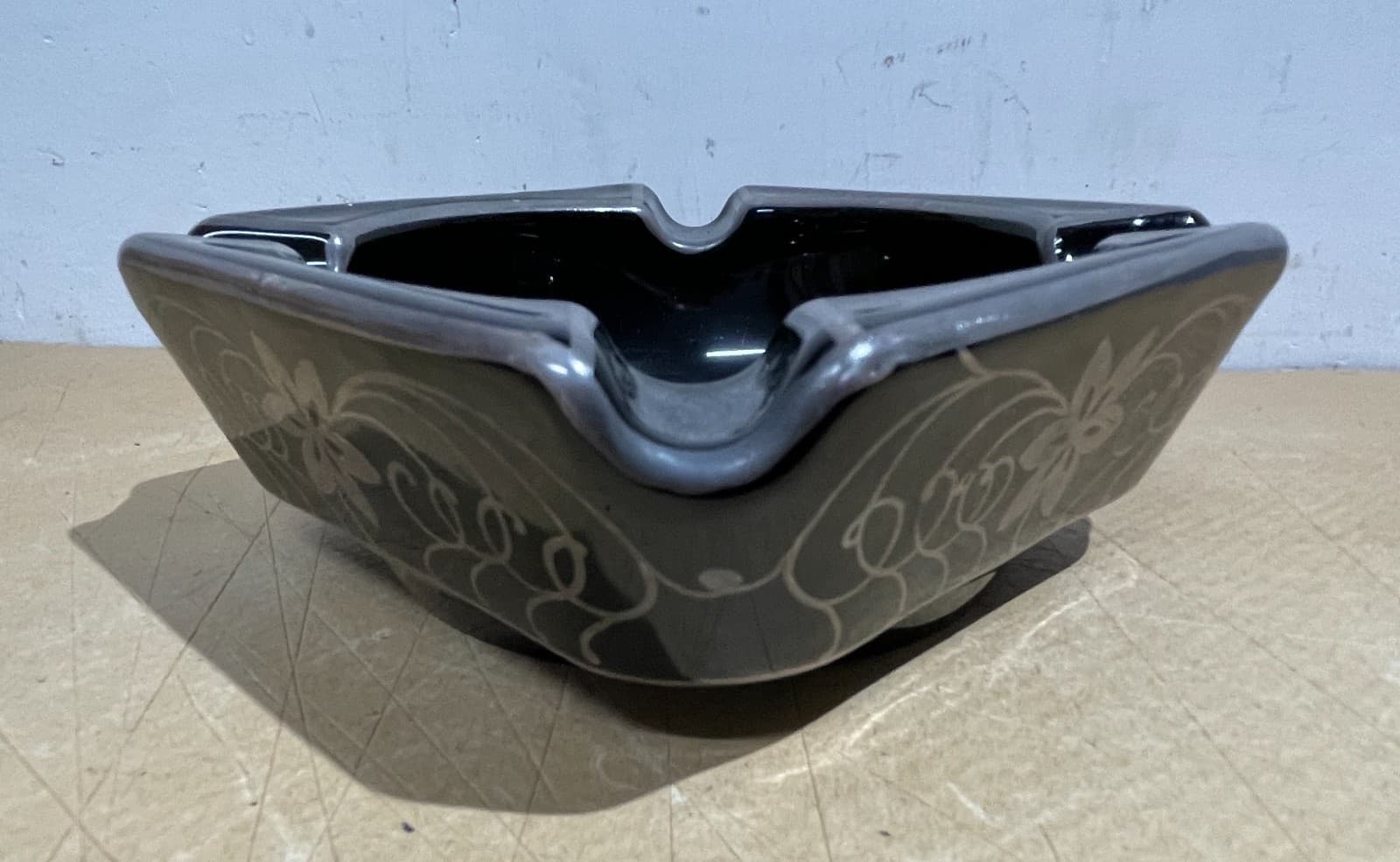 Posacenere d'Epoca In Vetro Bruno Laminato In Argento