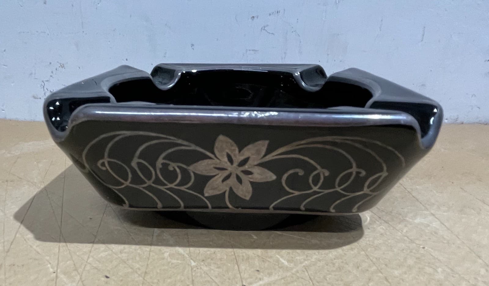 Posacenere d'Epoca In Vetro Bruno Laminato In Argento