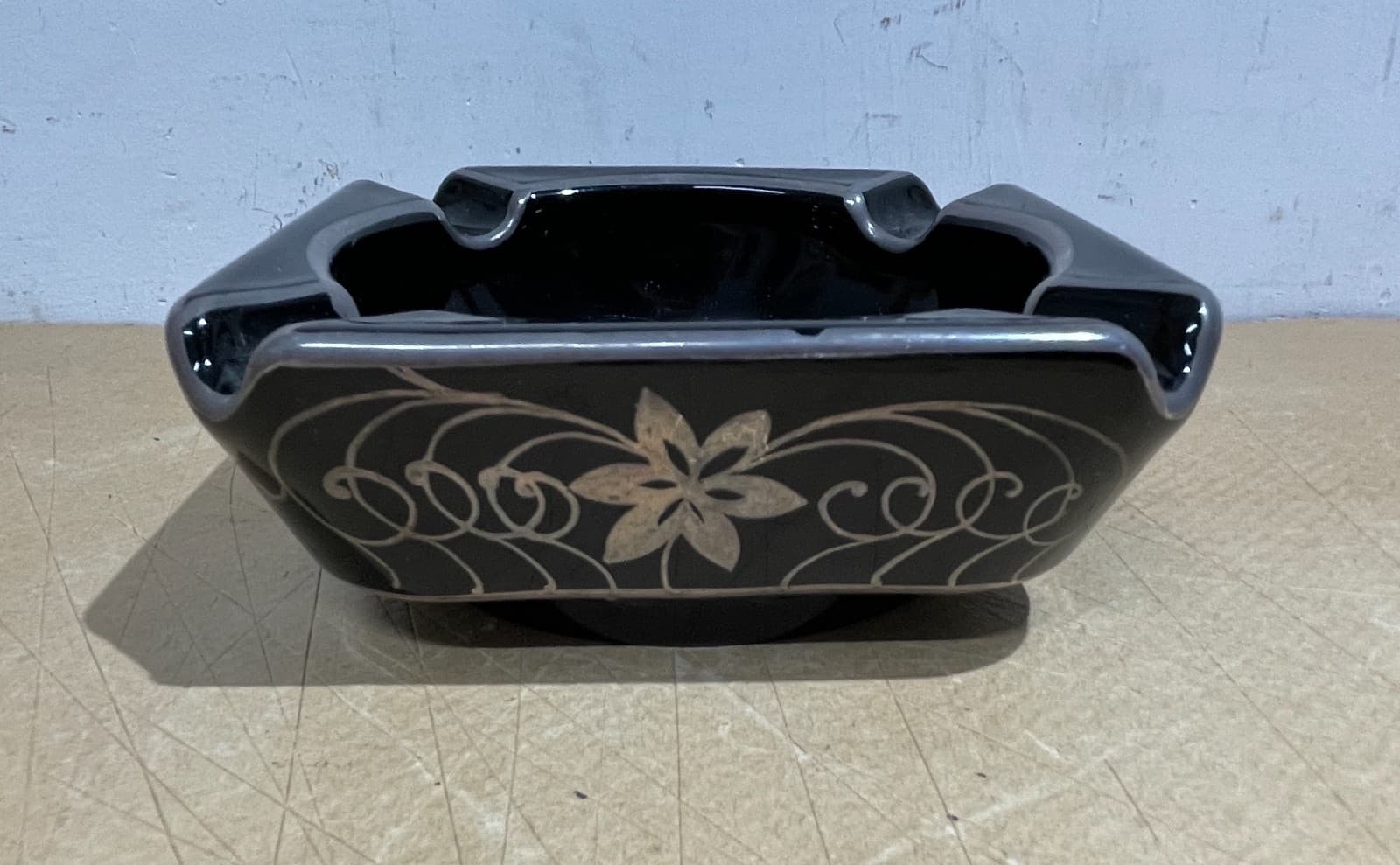 Posacenere d'Epoca In Vetro Bruno Laminato In Argento