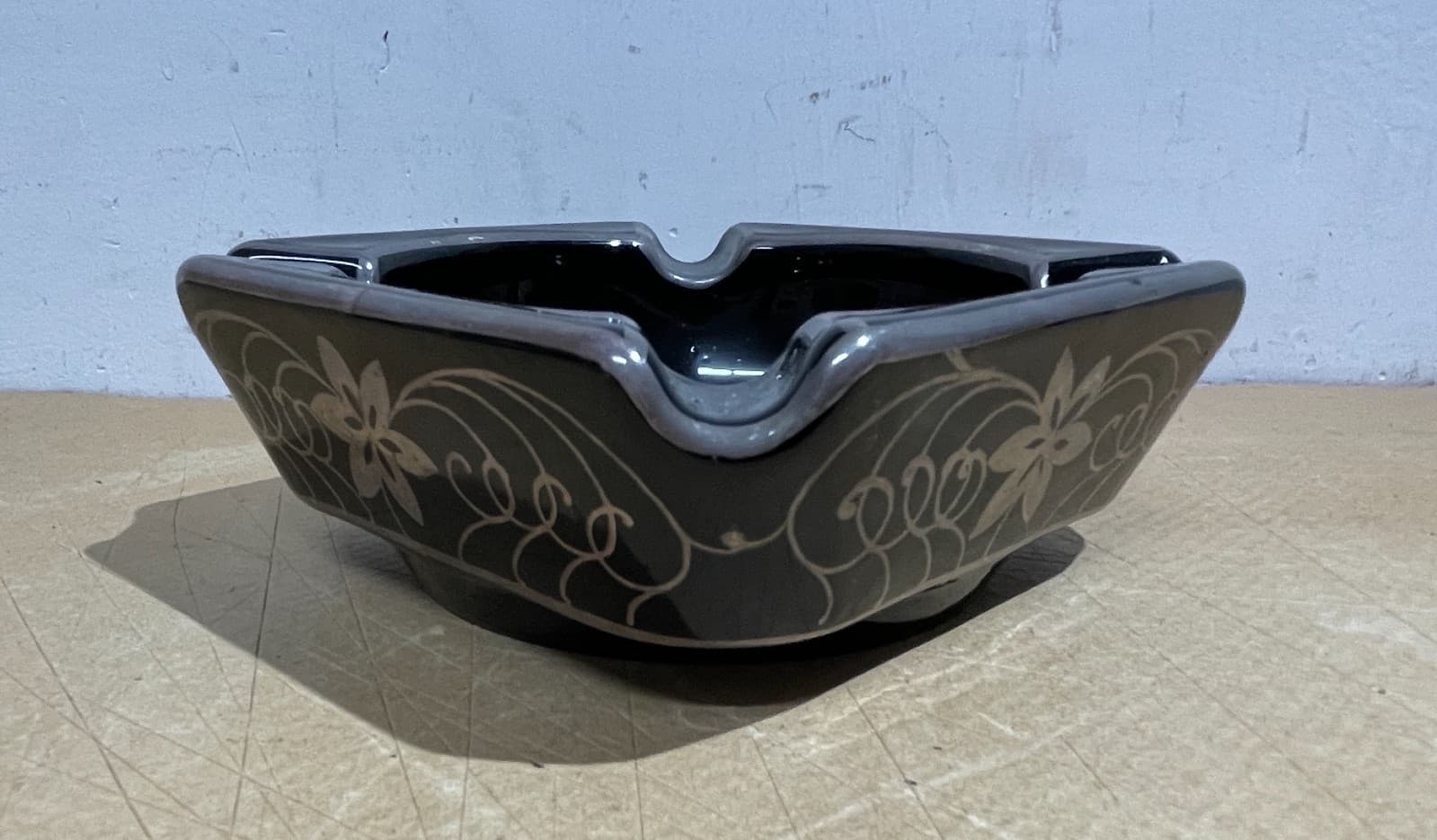 Posacenere d'Epoca In Vetro Bruno Laminato In Argento