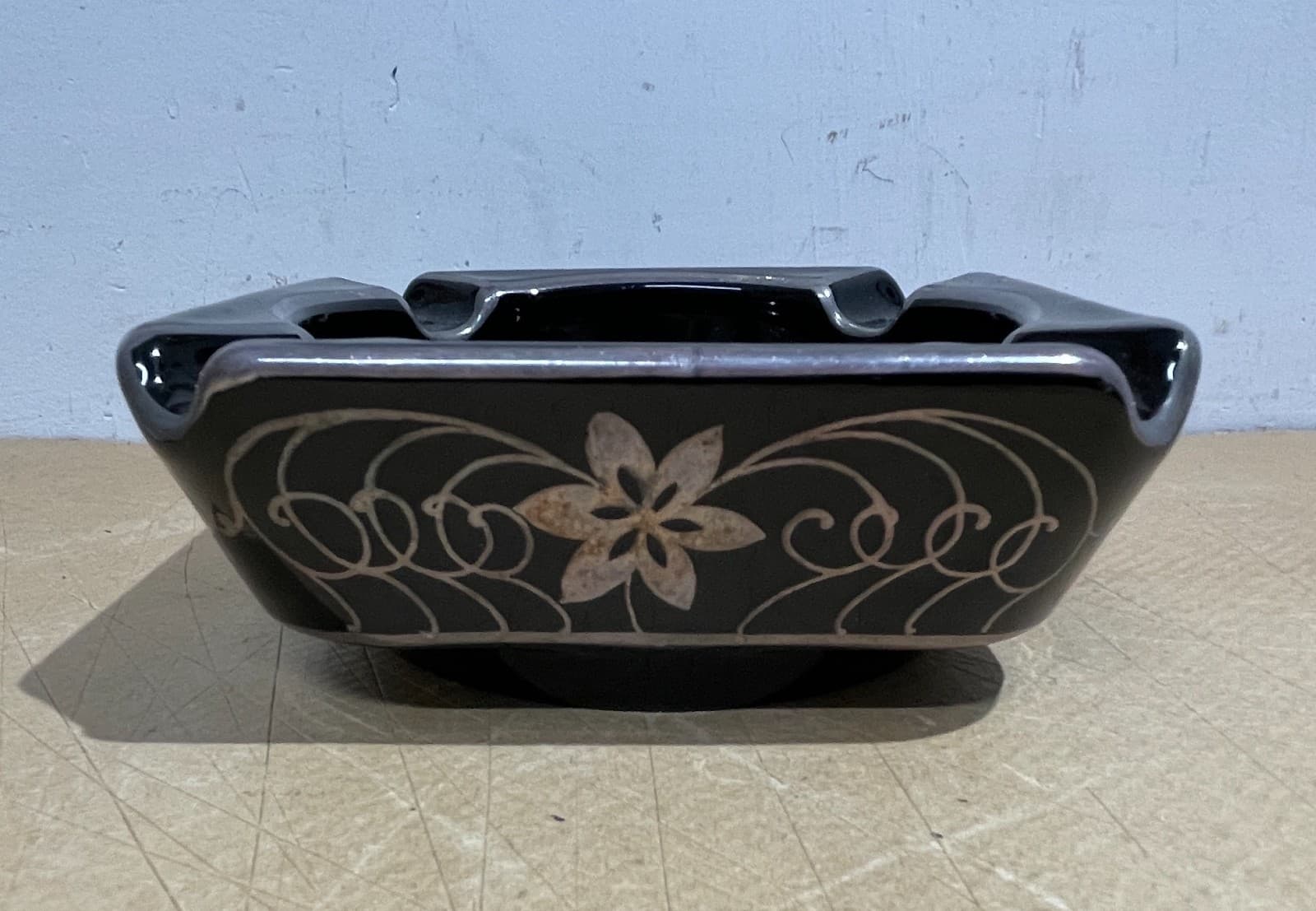 Posacenere d'Epoca In Vetro Bruno Laminato In Argento