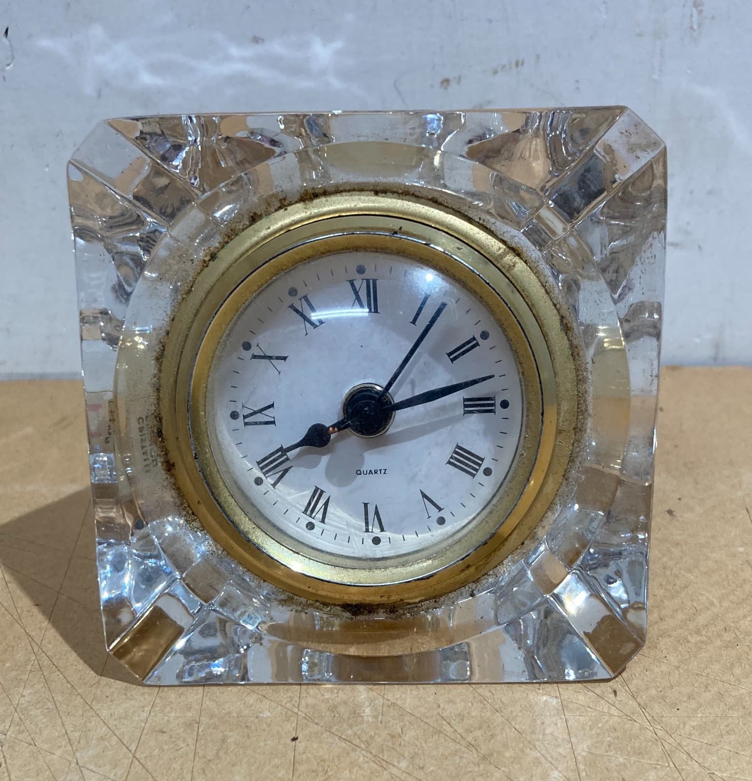 Orologio Da Tavolo In Cristallo Puthod, Design Modernariato