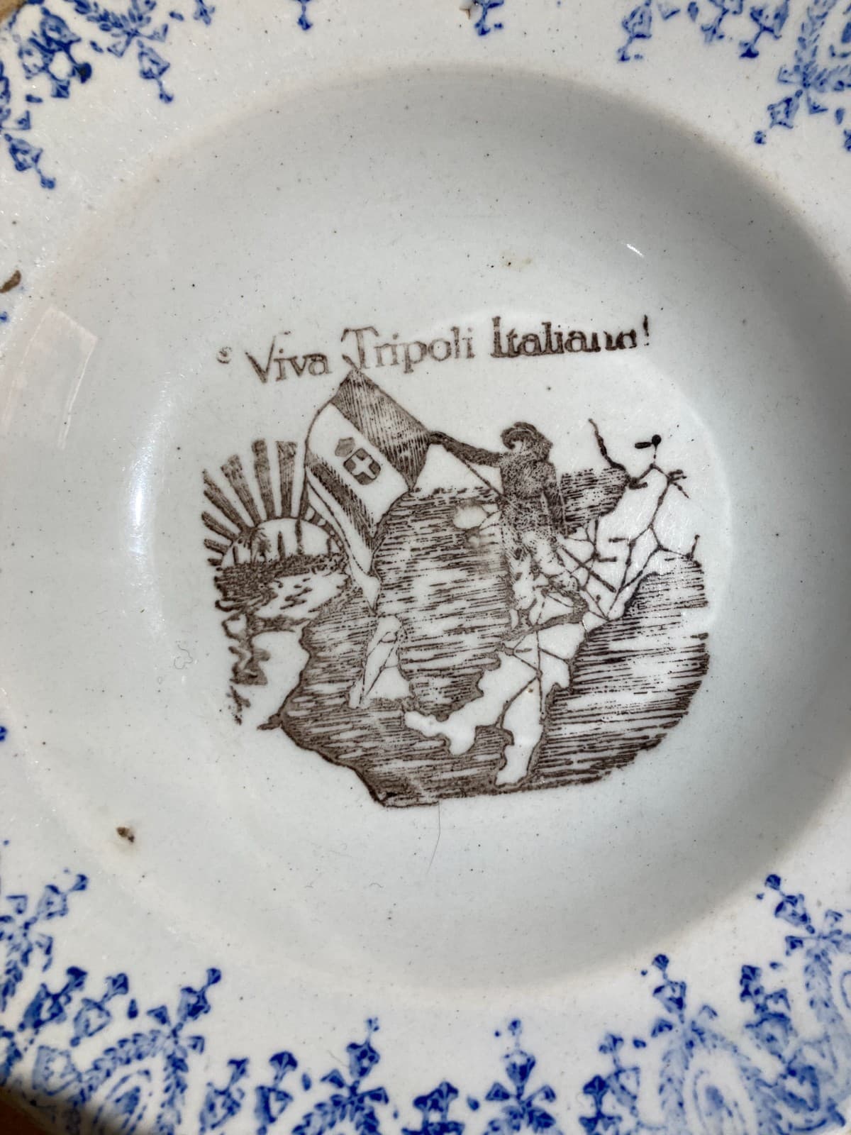 Africa, Colonie: Tripoli Italiana. Piatto In Ceramica Con Illustrazione Coloniale Di Beltrandi, Mondovì