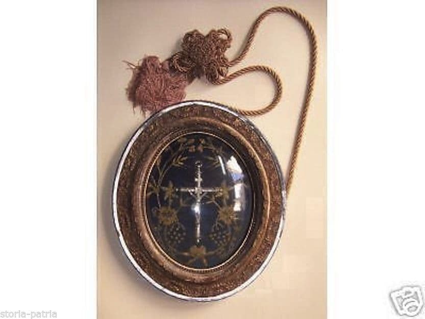 Quadro Antico Ricamato Con Crocifisso E Cornice Ovale, Fine '800